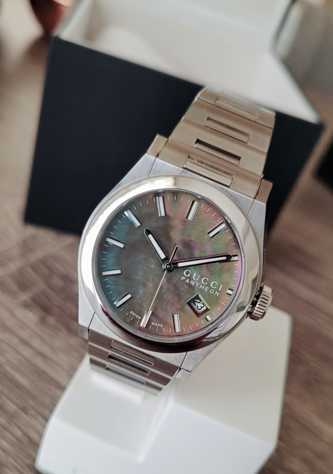 Gucci Pantheon 115.4,Authentic,35MM,Mother Of Pearl Dial,Excellent,Hardly Worn.