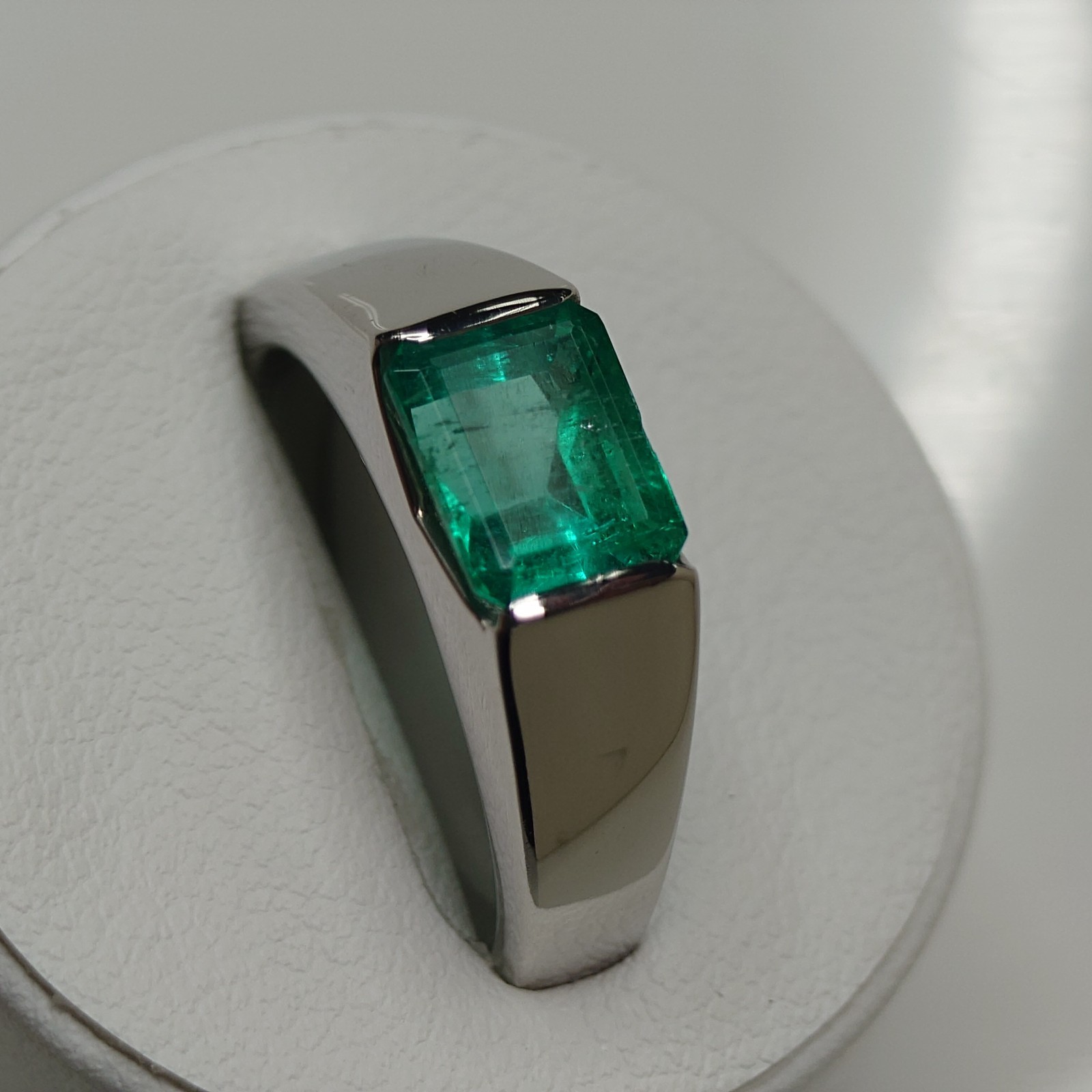 Emerald Ring, 900 Platinum RING Pt900 E1.88 jew0005 Imported from Japan