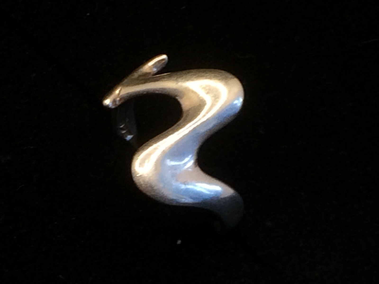Silver Ring Ring 925 Hallmarked Silver 3.3g 18mm Internal Dimension Wave Pattern