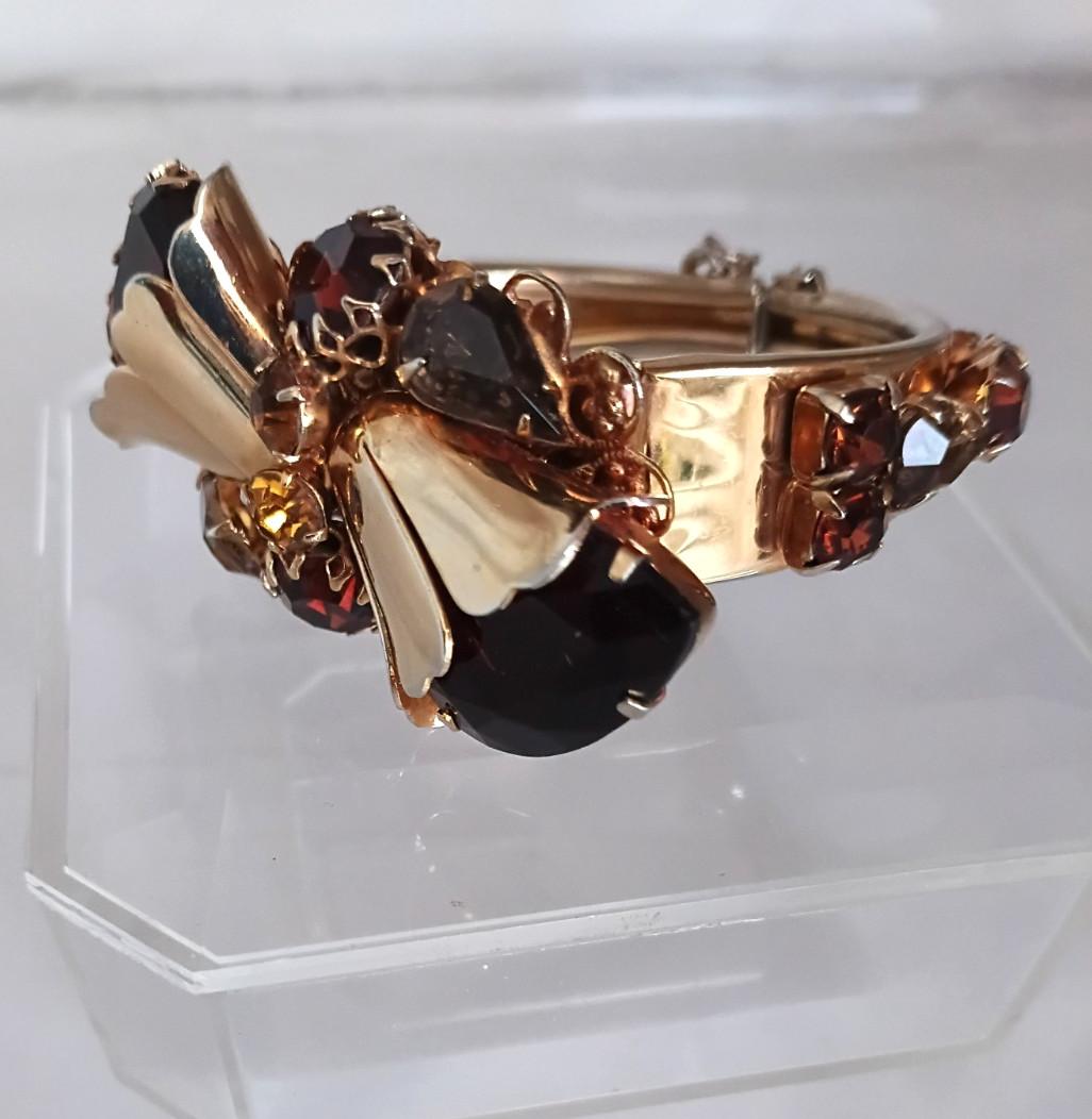 Vintg Carnegie, Caviness, Hobe Unsigned Rhinestone Clamper Bracelet Earrings Set