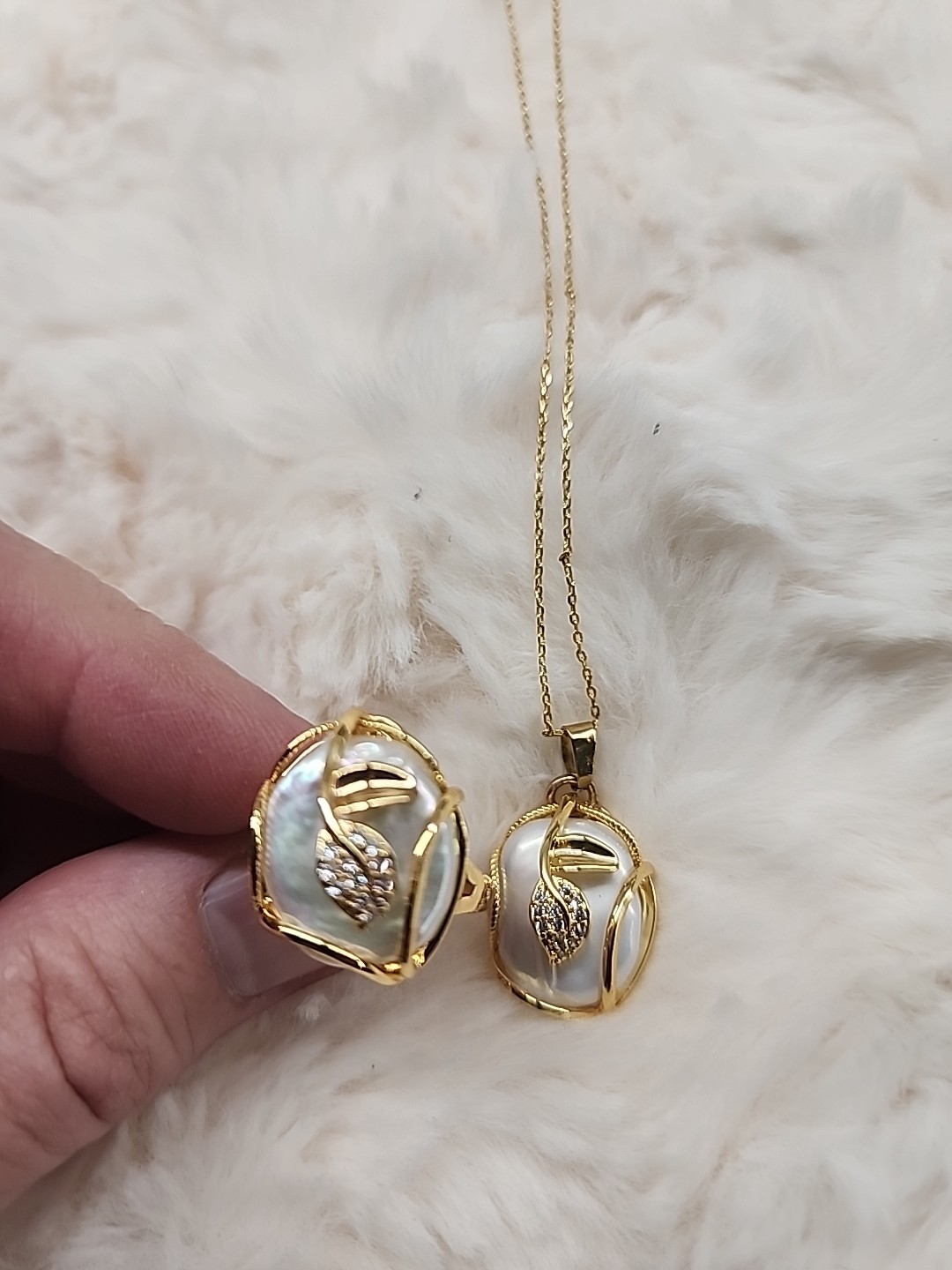 Philippines Fresh Water Peal Gold Tone Pendant Necklace With Matching Ring
