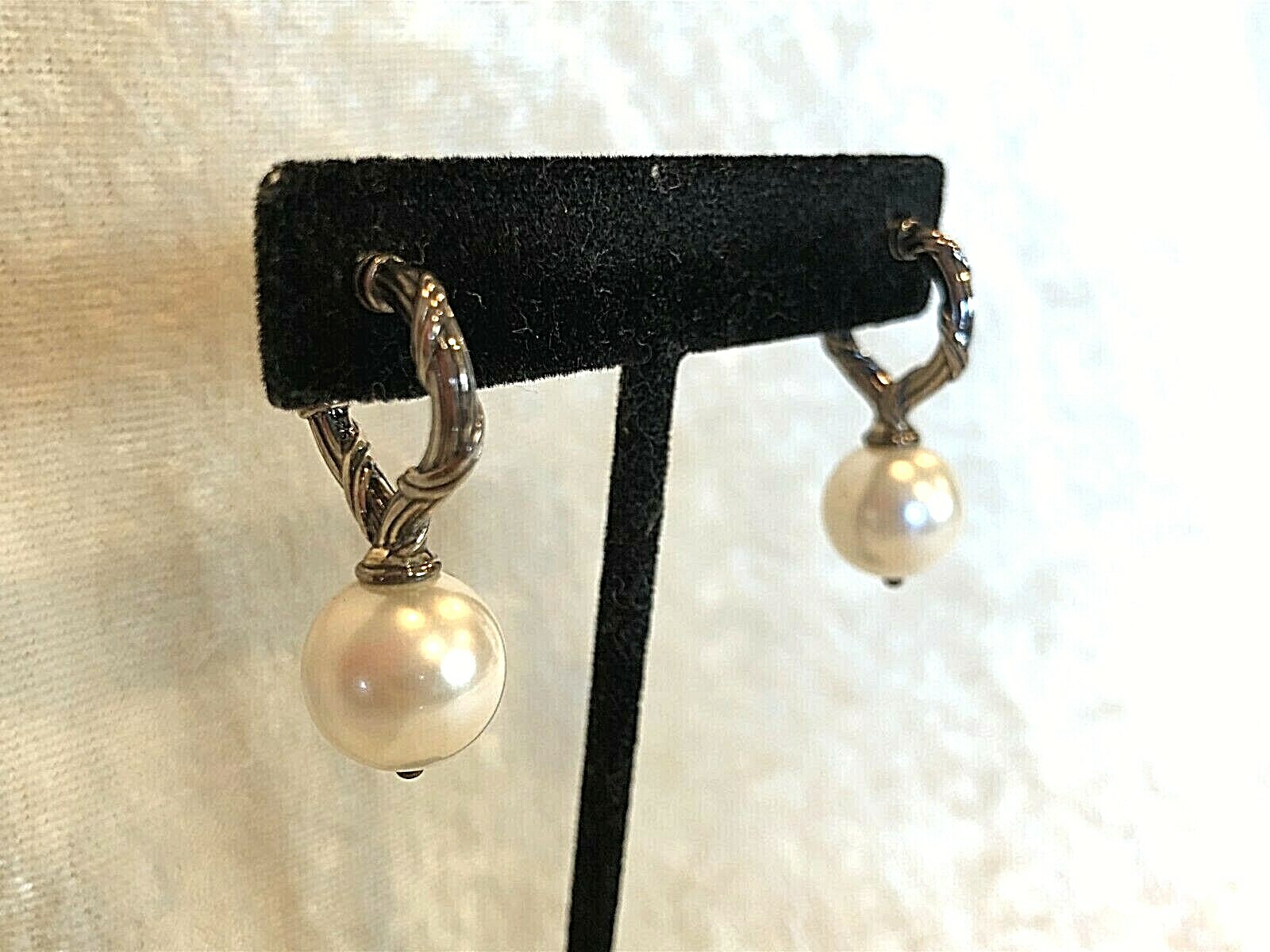 PETER THOMAS ROTH STERLING & SIMULATED WHITE PEARL EARRINGS (M1552-1120)