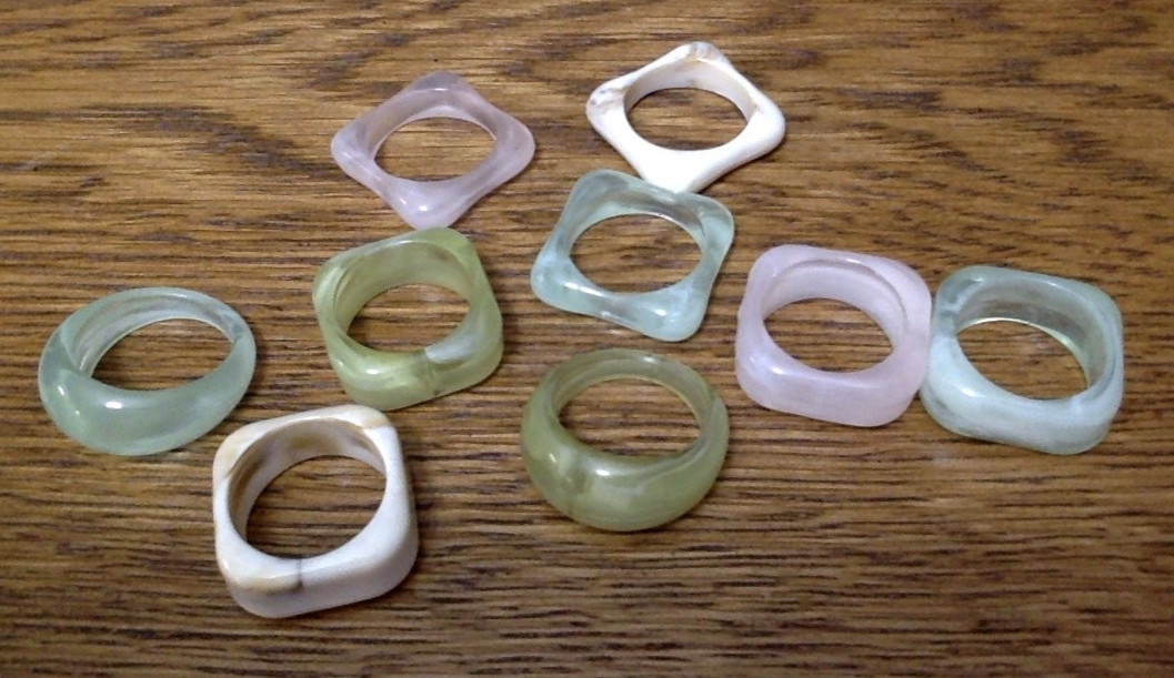 Lot Of Plastic Resin Costume Jewelry Rings Pretty Pastel Colors / Mixed Sizes