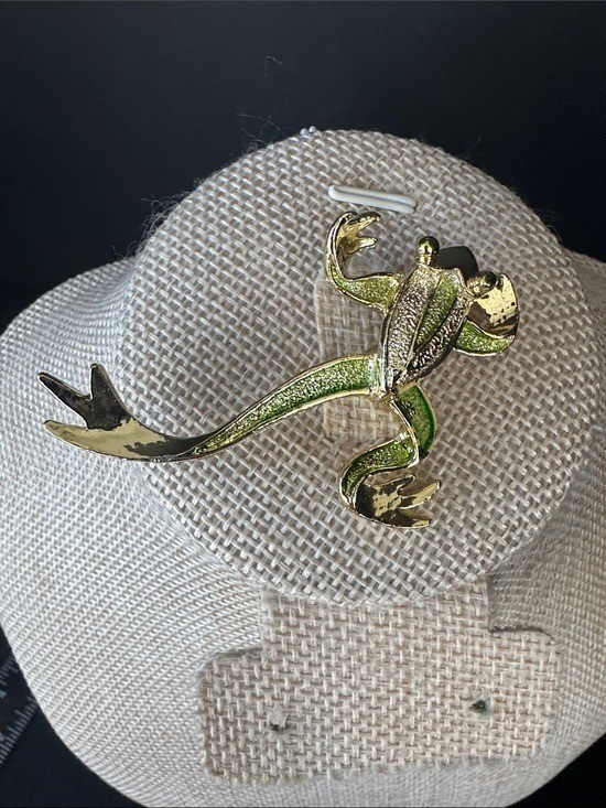 VTG Gerry’s Singed Leaping Frog Brooch Green Enamel Figural Animal Pin 1980s