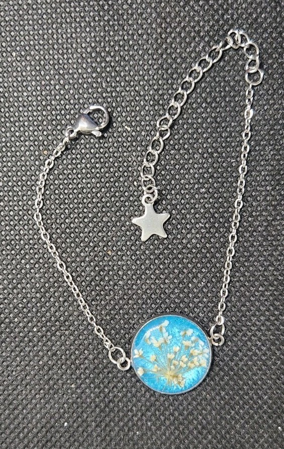 Handmade Resin Bracelet – Stainless Steel – 8″ Adjustable – Pressed Flower