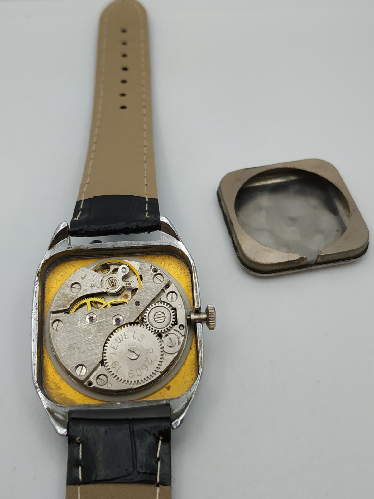 Russian Men’s Dress Vintage Watch Raketa Mechanical 2609 Retro USSR Soviet
