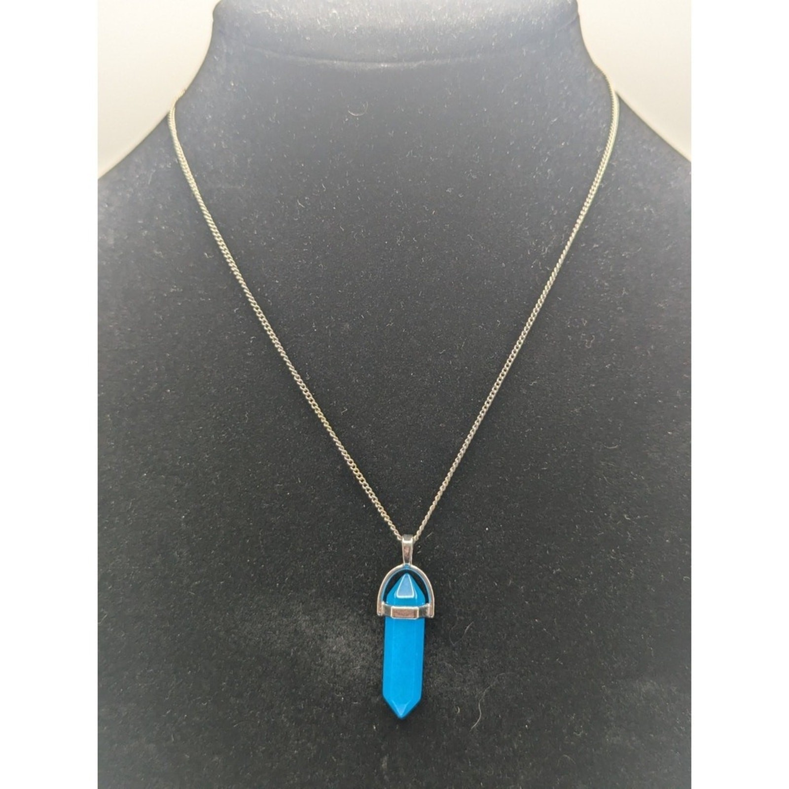 SILVER TONE Blue Crystal Point Pendant Necklace Womens 18in 6.97g