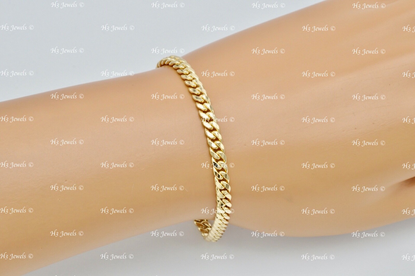 Real 14k Yellow gold Hollow ultralight curb link bracelet 6.50 grams 8 inches