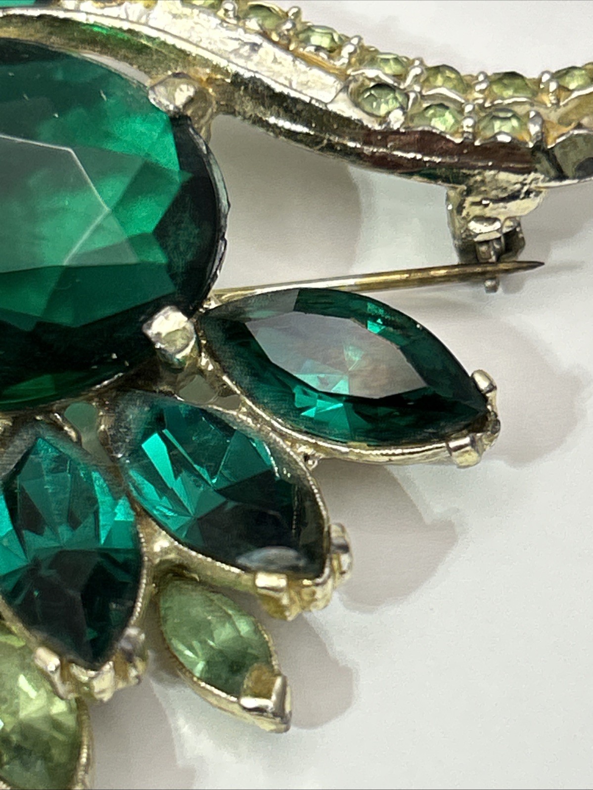 Vintage Designer Signed Pell Emerald Green Prong Set Pave and Rhinestone Brooch