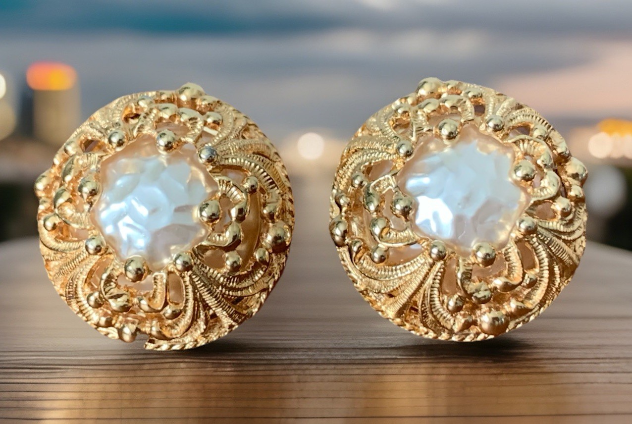 VTG Baroque Nest Heavy Faux Pearl Earrings Art Deco Gold Tone Clip On Statement
