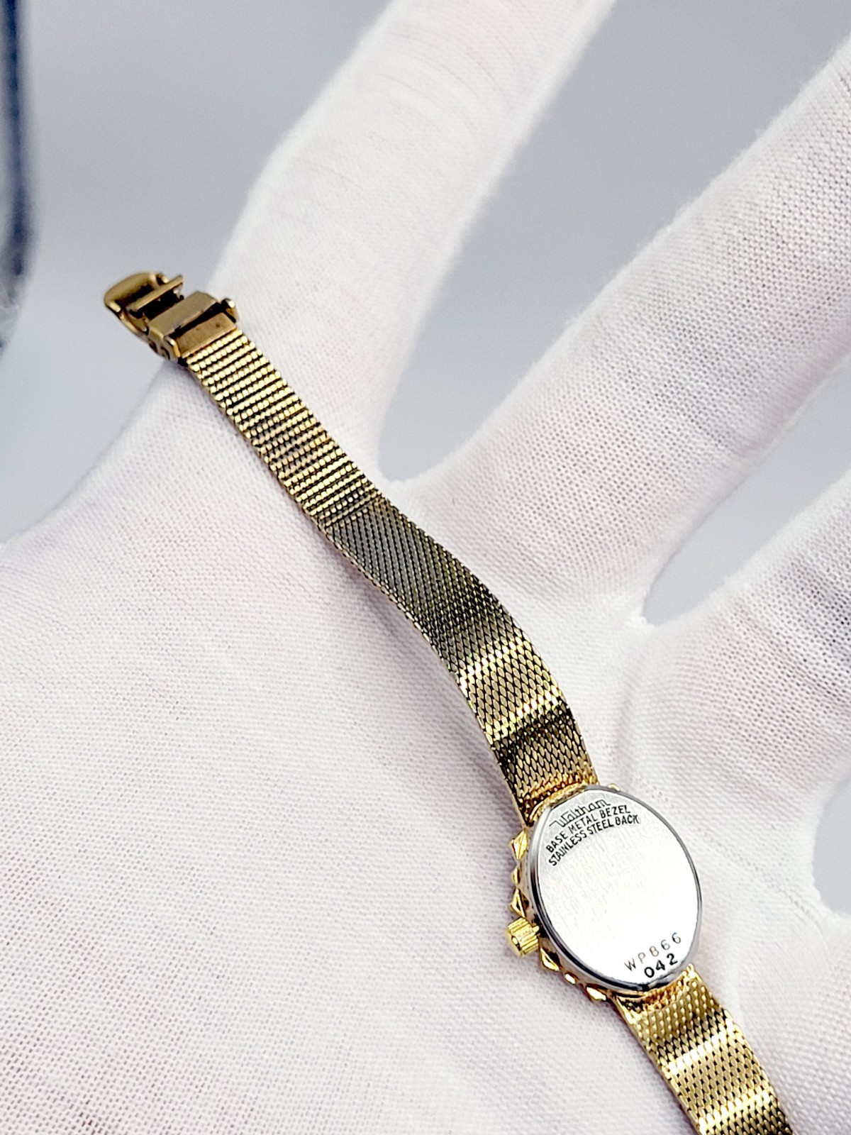 Waltham Ladies Watch Quartz 1990 Vintage Gold Tone Diamond Bezel Mesh Band RUNS