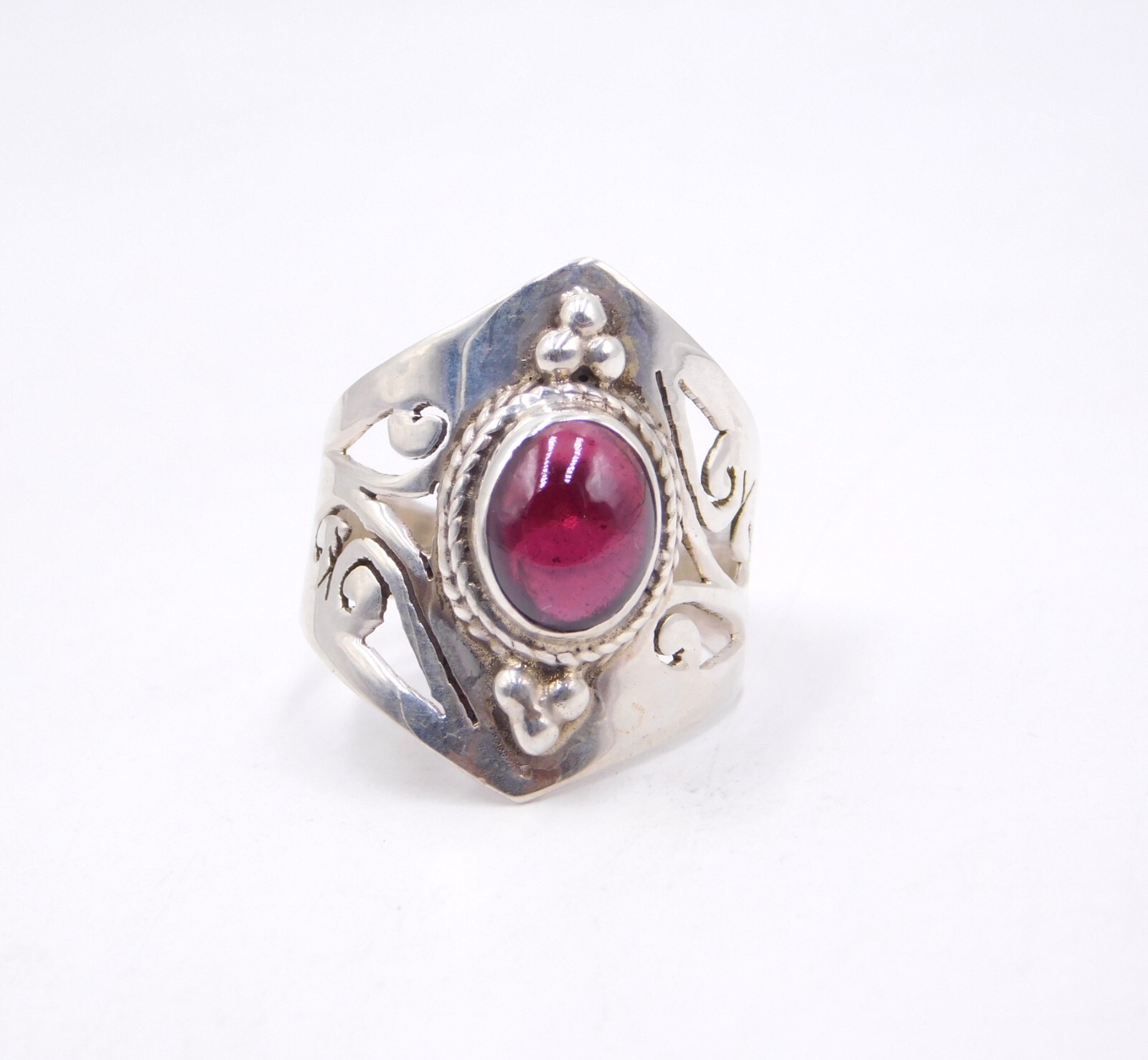 4.40 Gm 925 Sterling Silver Natural Garnet Cab Gemstone Jali Ring Size 7.40″ US