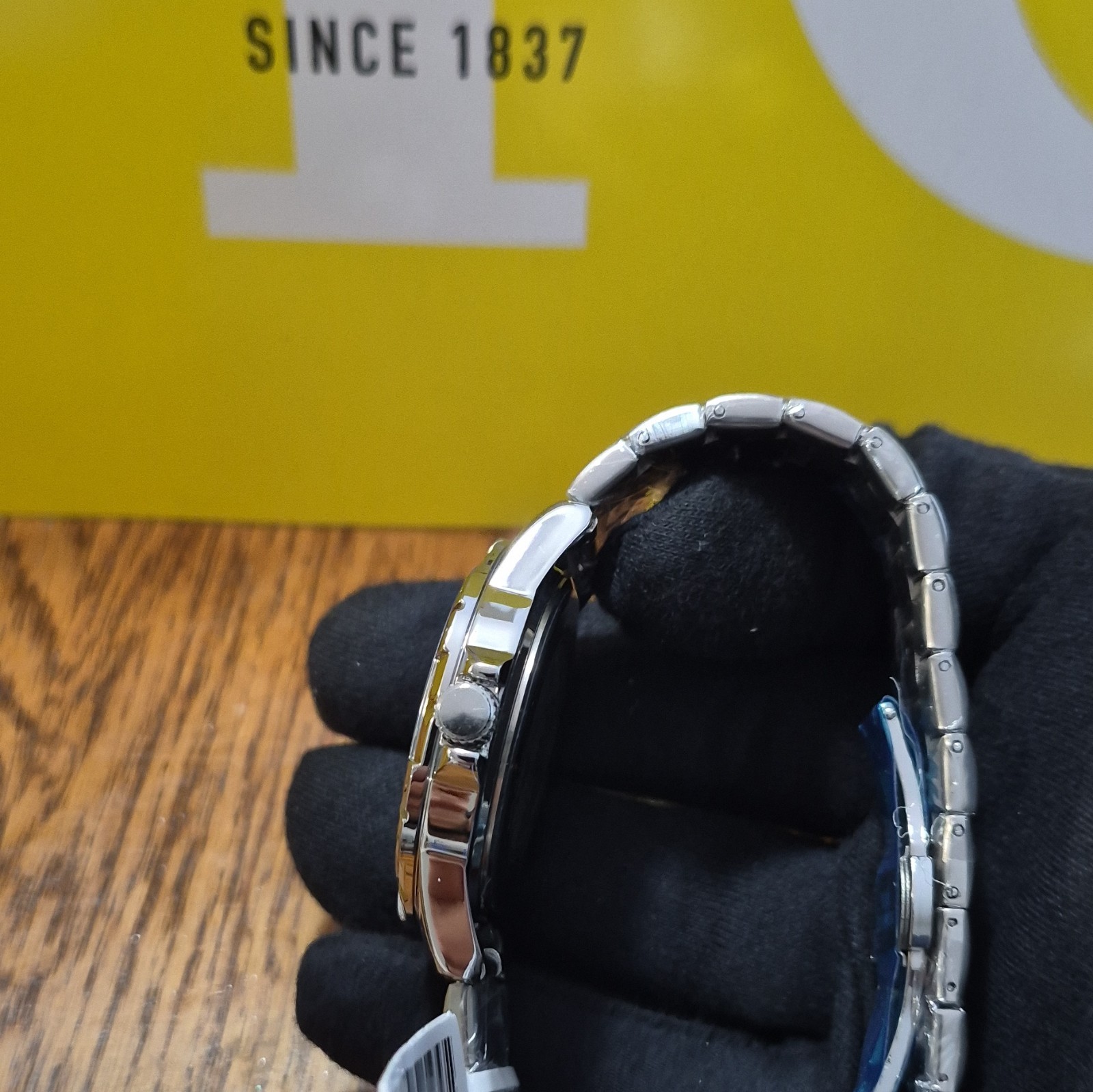 Invicta Quartz Analog Blue Sunburst Dial 40-43.9mm SS Silver Bracelet 30m w/ Box