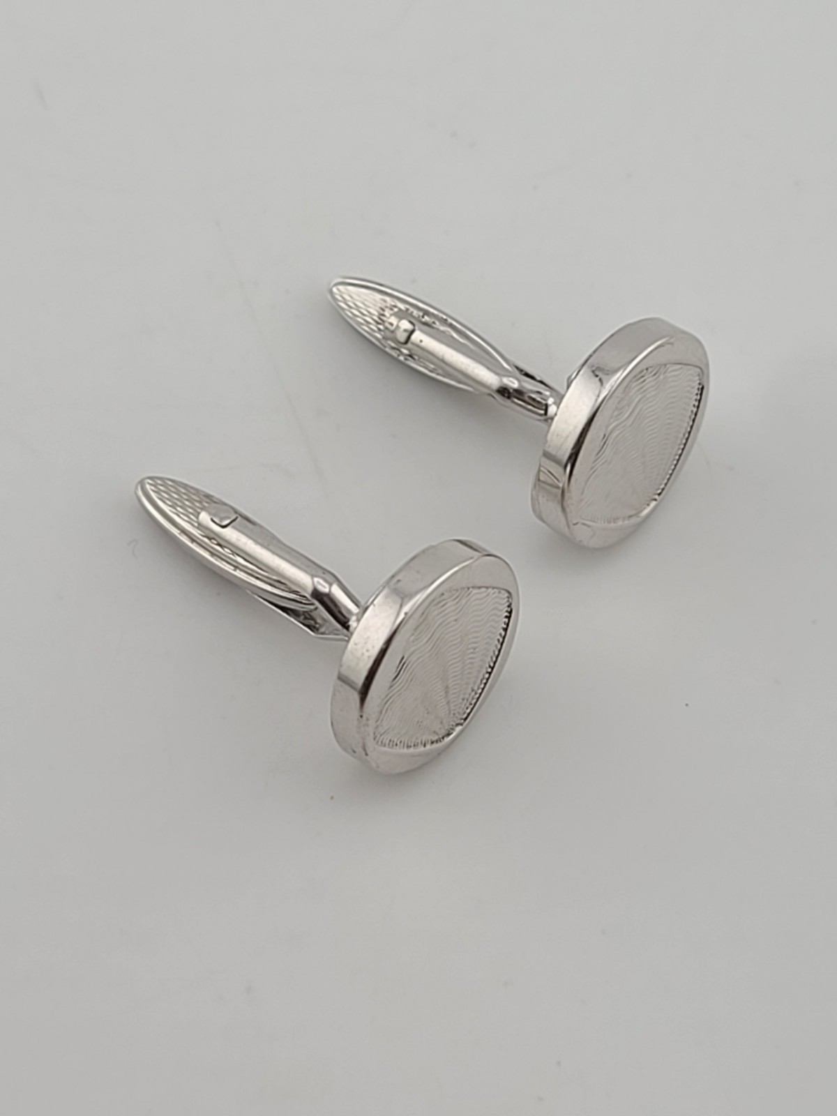 Vintage 1980’s Alfred Dunhill Sterling Silver Seashell Round Cufflinks England.
