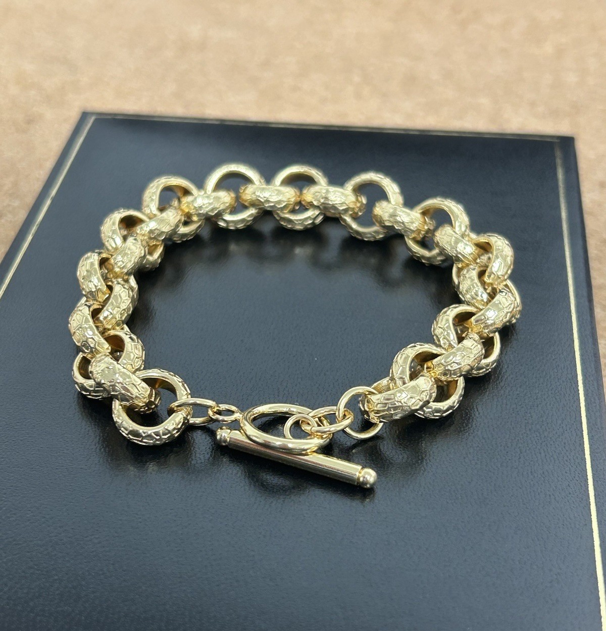 18ct Solid Patterned Heavy Belcher Bracelet 12mm Links 18K Filled Toggle T-bar