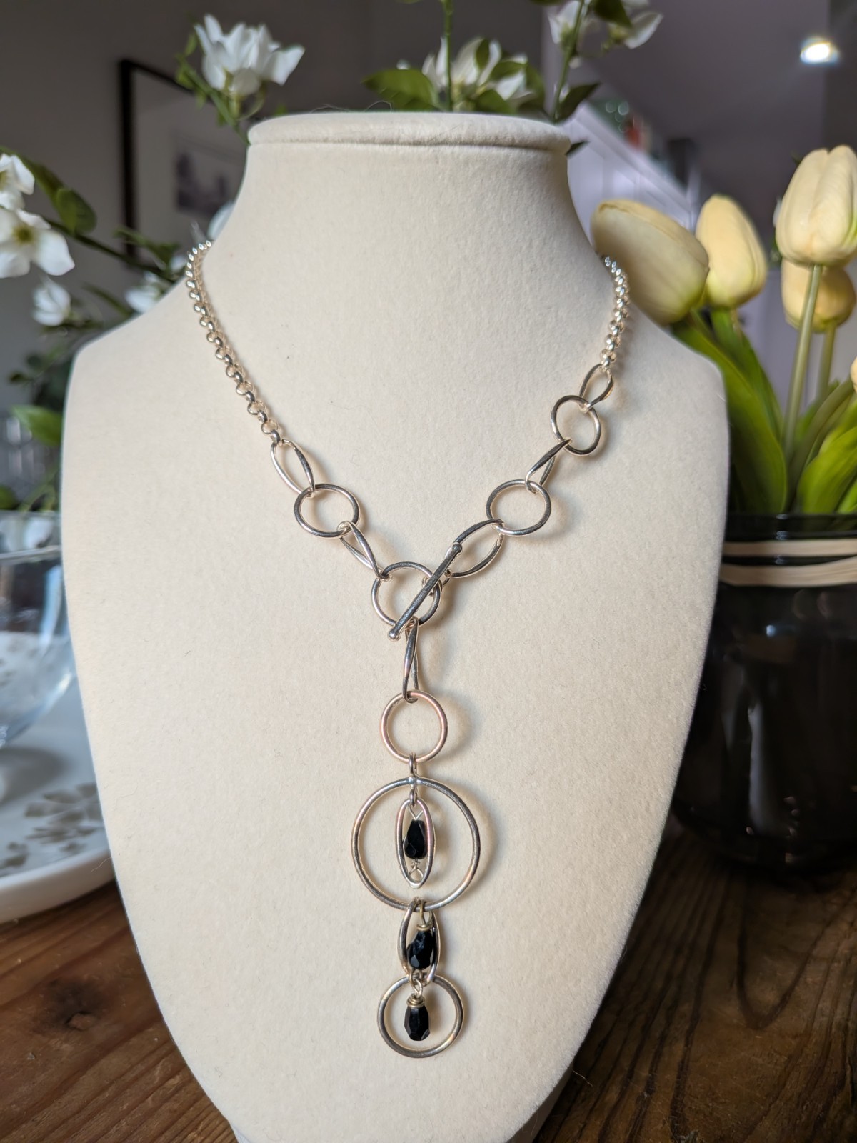 A 925 silver Y-shaped necklace with industrial-style link pendants