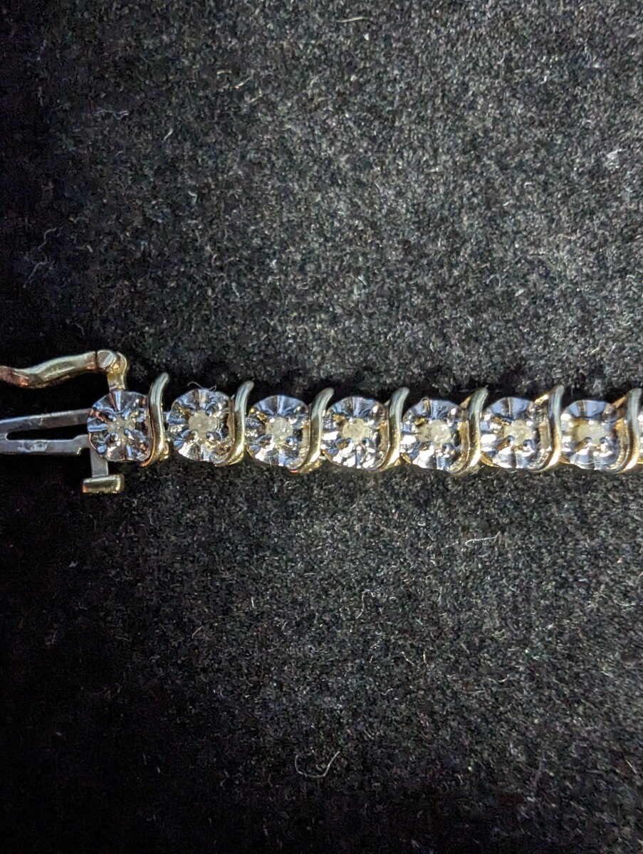 10K Two-Toned Natural Diamond Tennis Bracelet Gold 6.23 grams, 7 Inches