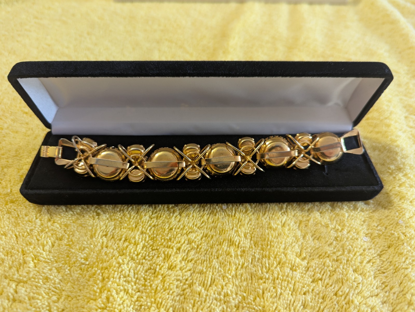 Vintage Intricate Juliana Costume Bracelet w/ two colored stones