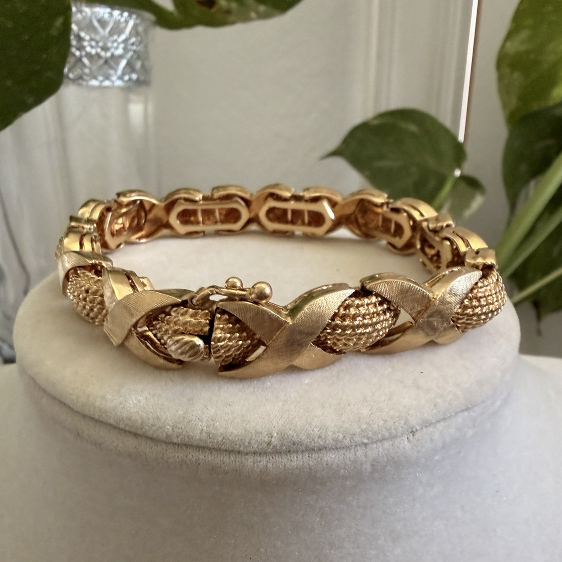 14k Gold Vintage Woven Link style bracelet, box clasp with side safety 40 grams