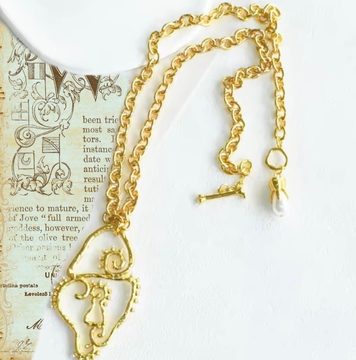 Surrealist Gold Tone Plated Keyhole Chain Pendant Necklace Women’s Art Jewelry