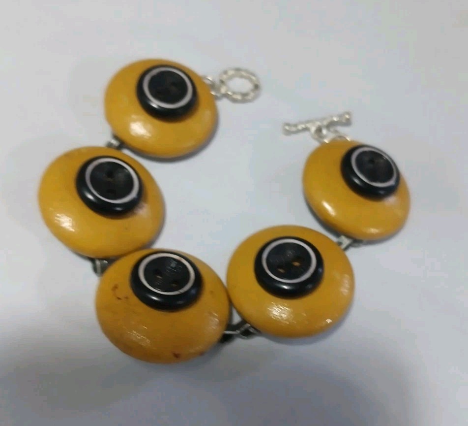 Vintage Mustard Yellow Mixed Material/Metal bottom Button Bracelet 6.5″