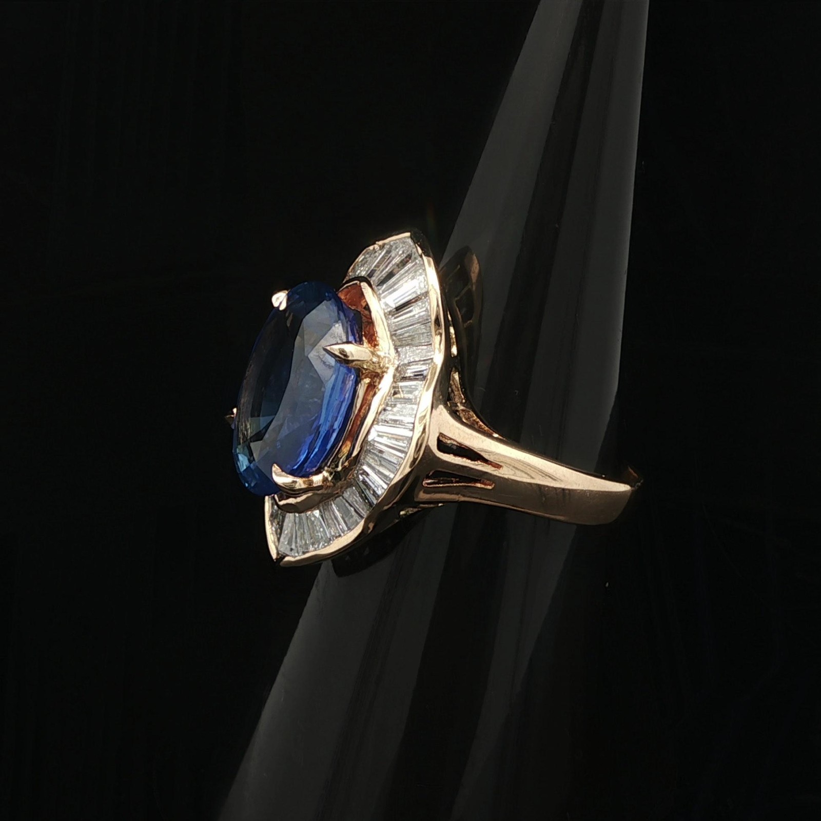 18k Yellow Gold 7.83ct GIA Large Oval Sapphire & Baguette Diamond Ballerina Ring