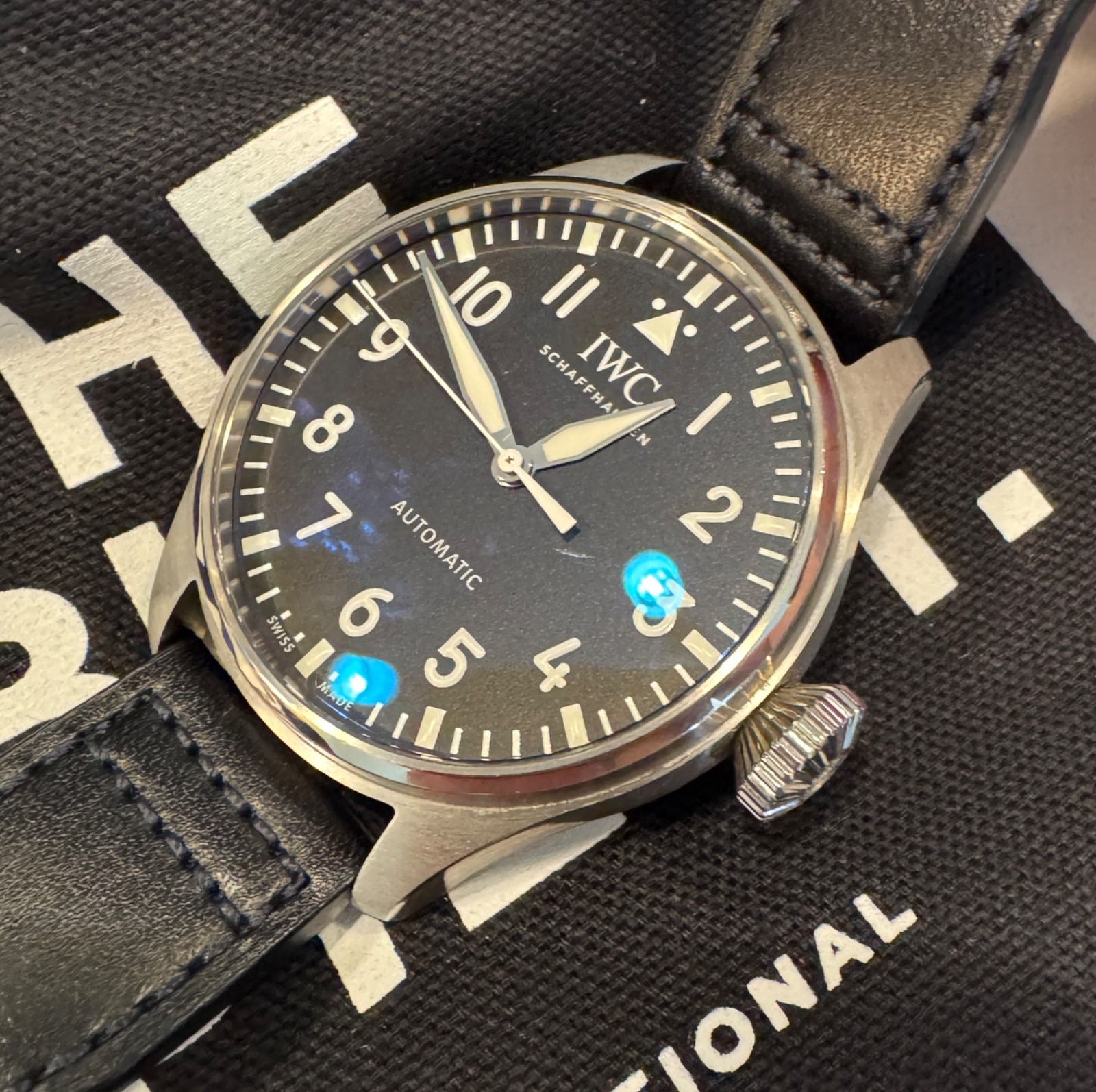 IWC Big Pilot 43 – IW329301 – Two OEM straps and 5 third party straps