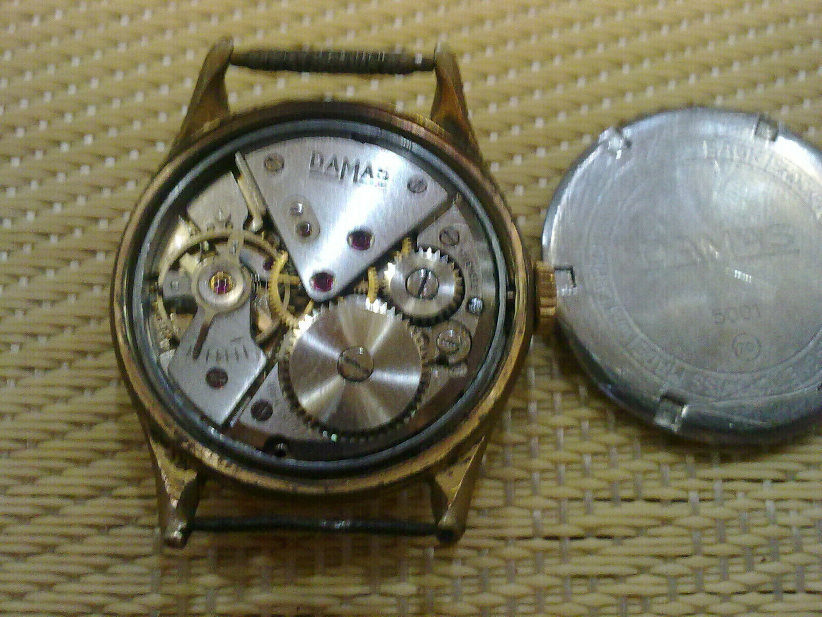 Vintage SWISS MADE GOLD PLATEDMEN WATCH DAMAS-17 JEWELS