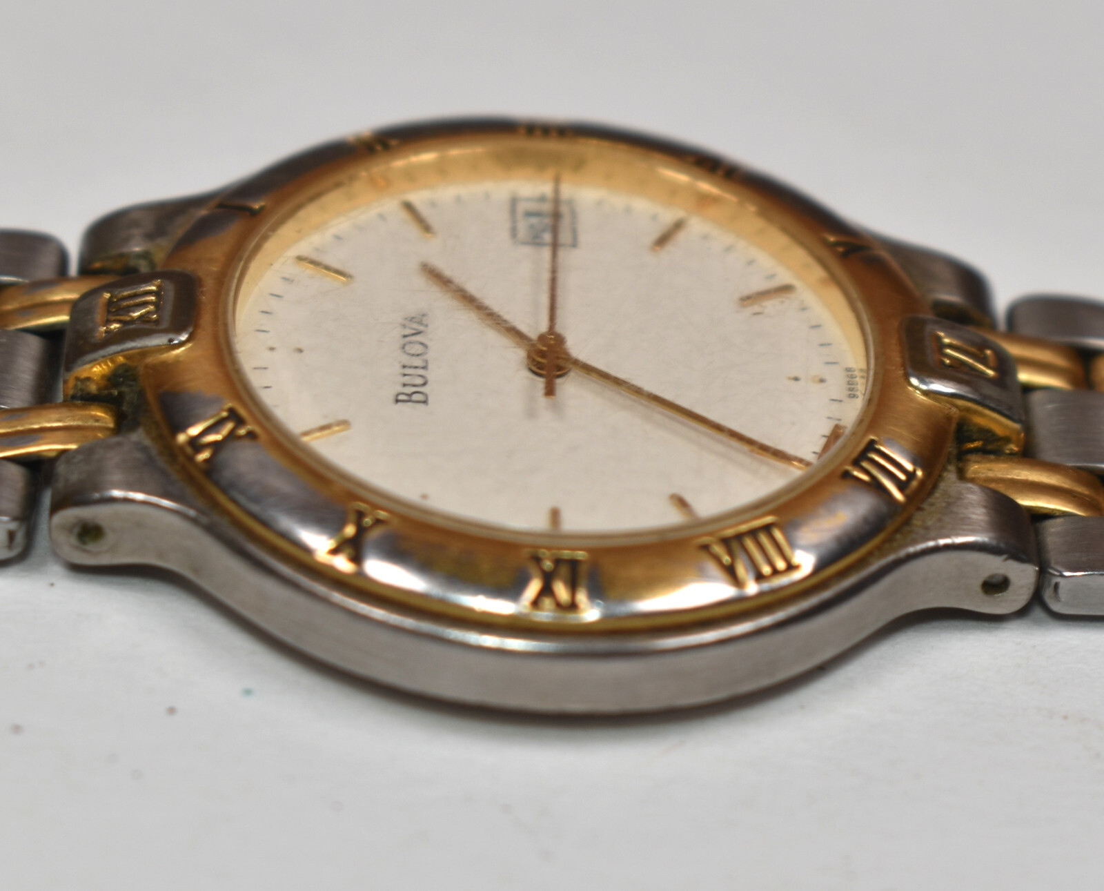 Vintage Bulova Two Tone Womens Ladies Date Quartz T8 Japan Movement Wrist Watch