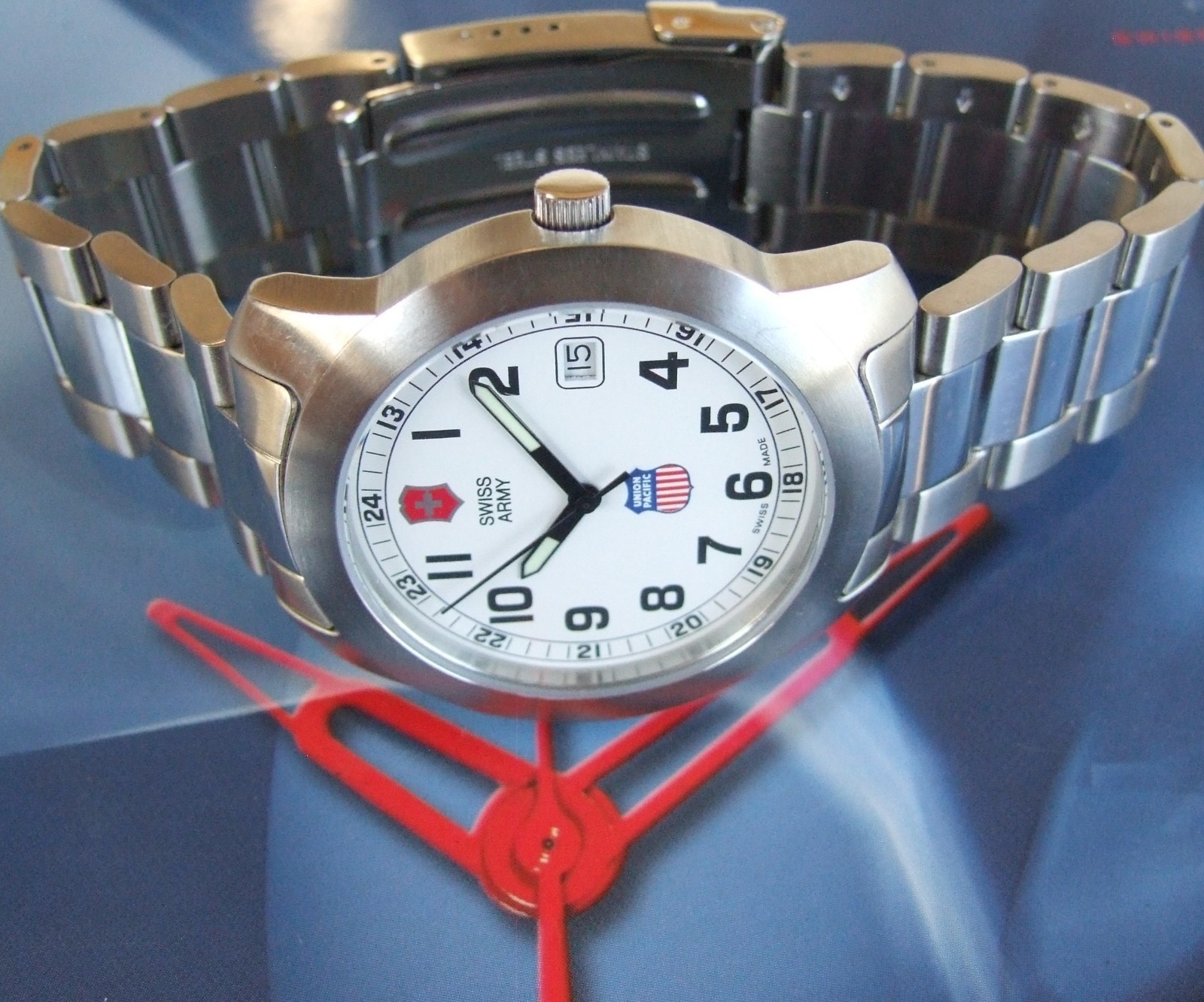 VictorINOX SWISS ARMY~Men FIELD Rare UNION PACIFIC RR Dial~SS Bracelet~Very Fine