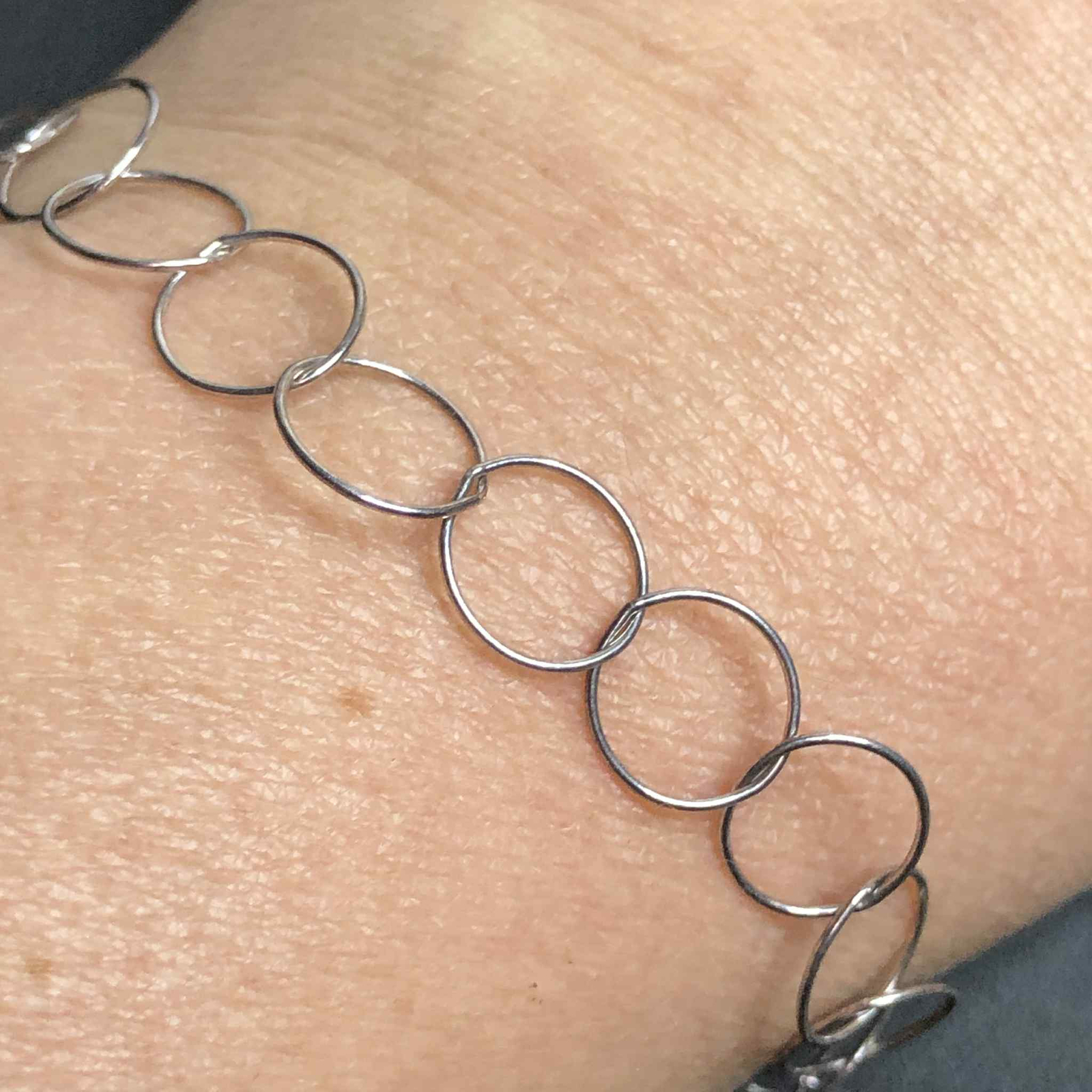 5327 Sterling silver 925 circle link bracelet 8″ Long 2.4 grams