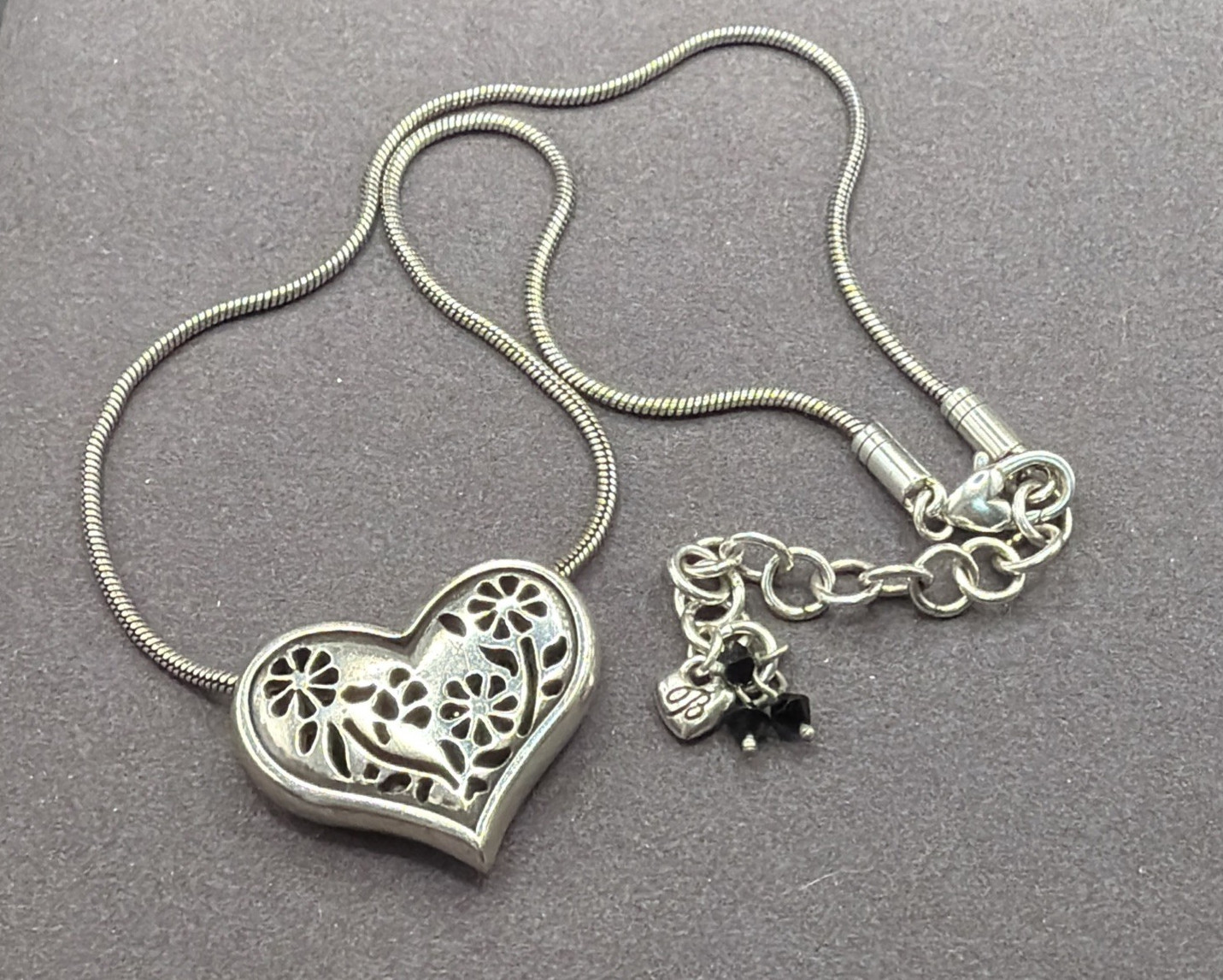 BRIGHTON PRETTY HEART PENDANT FLOWER MOTIF & CHAIN 18″