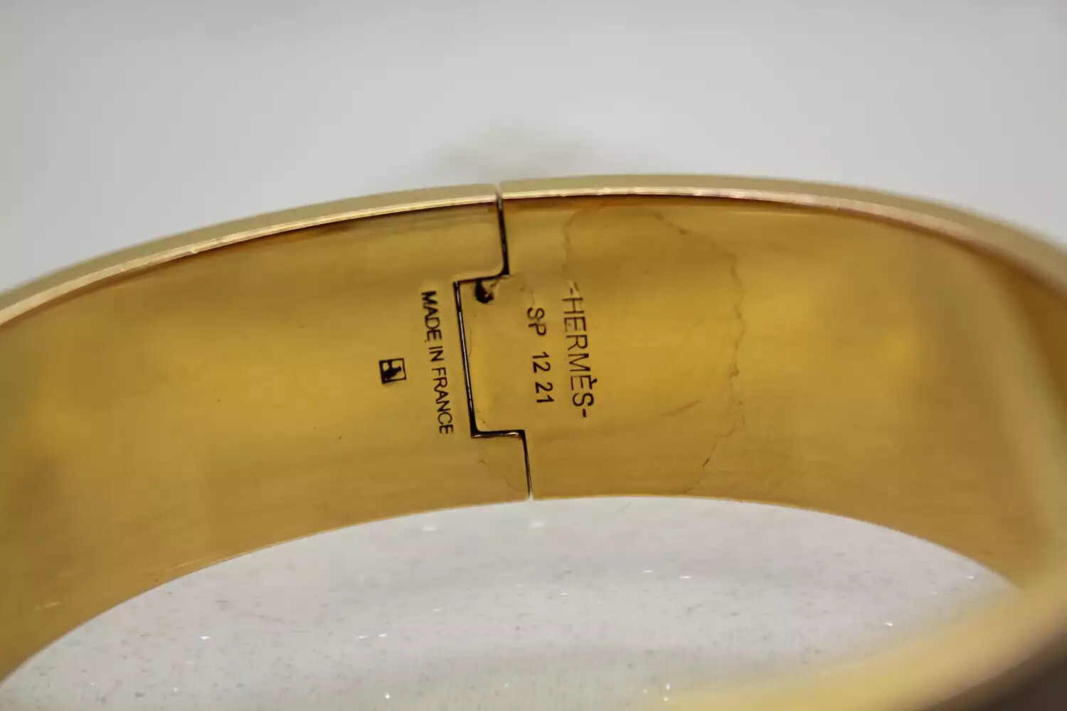 HERMES METAL ENAMEL CLIC-CLAC “H” BEIGE GOLD BANGLE