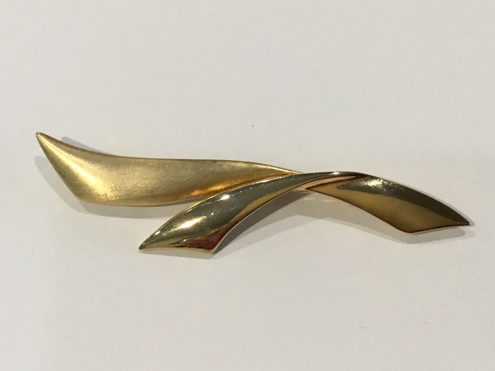 Vintage Tana Designer Signed Modernist Gold Tone Pin Brooch L128