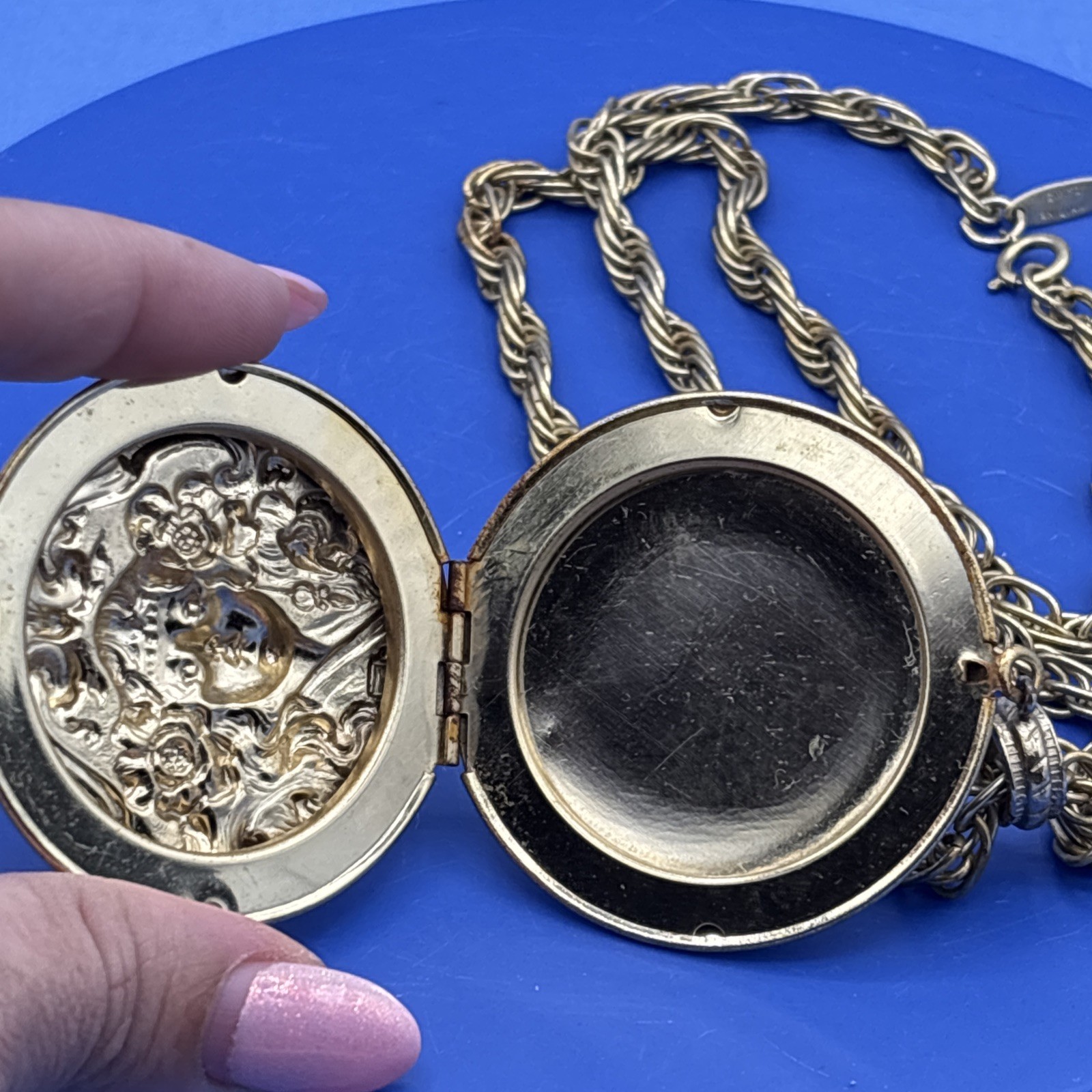 Vintage Whiting Davis Art Nouveau Lady Compact Locket Necklace 30” Gold Tone