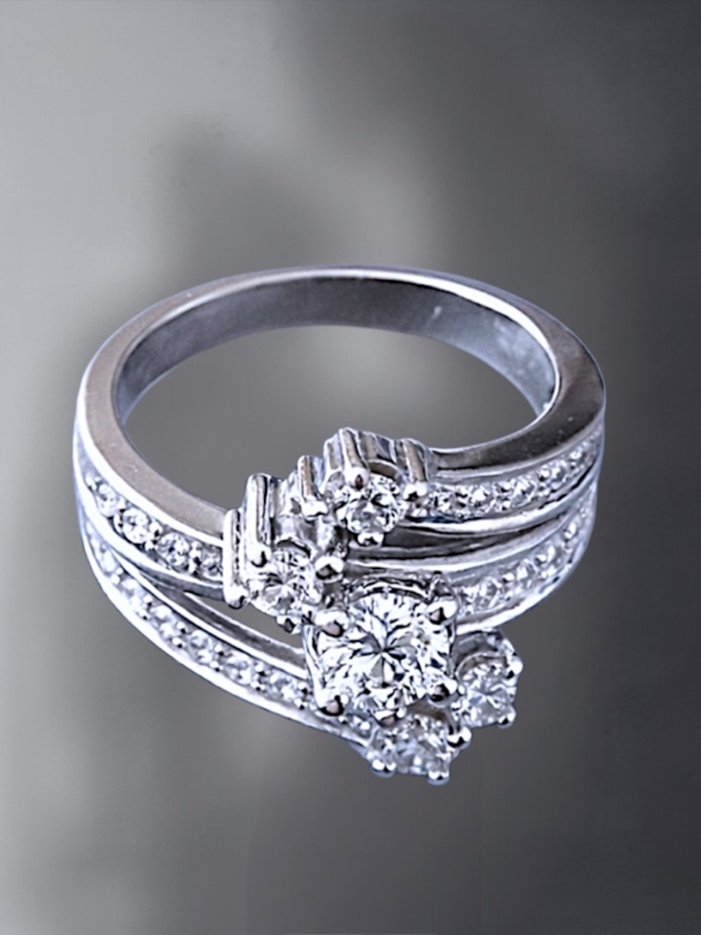 14K White Gold Diamond Right-Hand Ring – Size 6.5