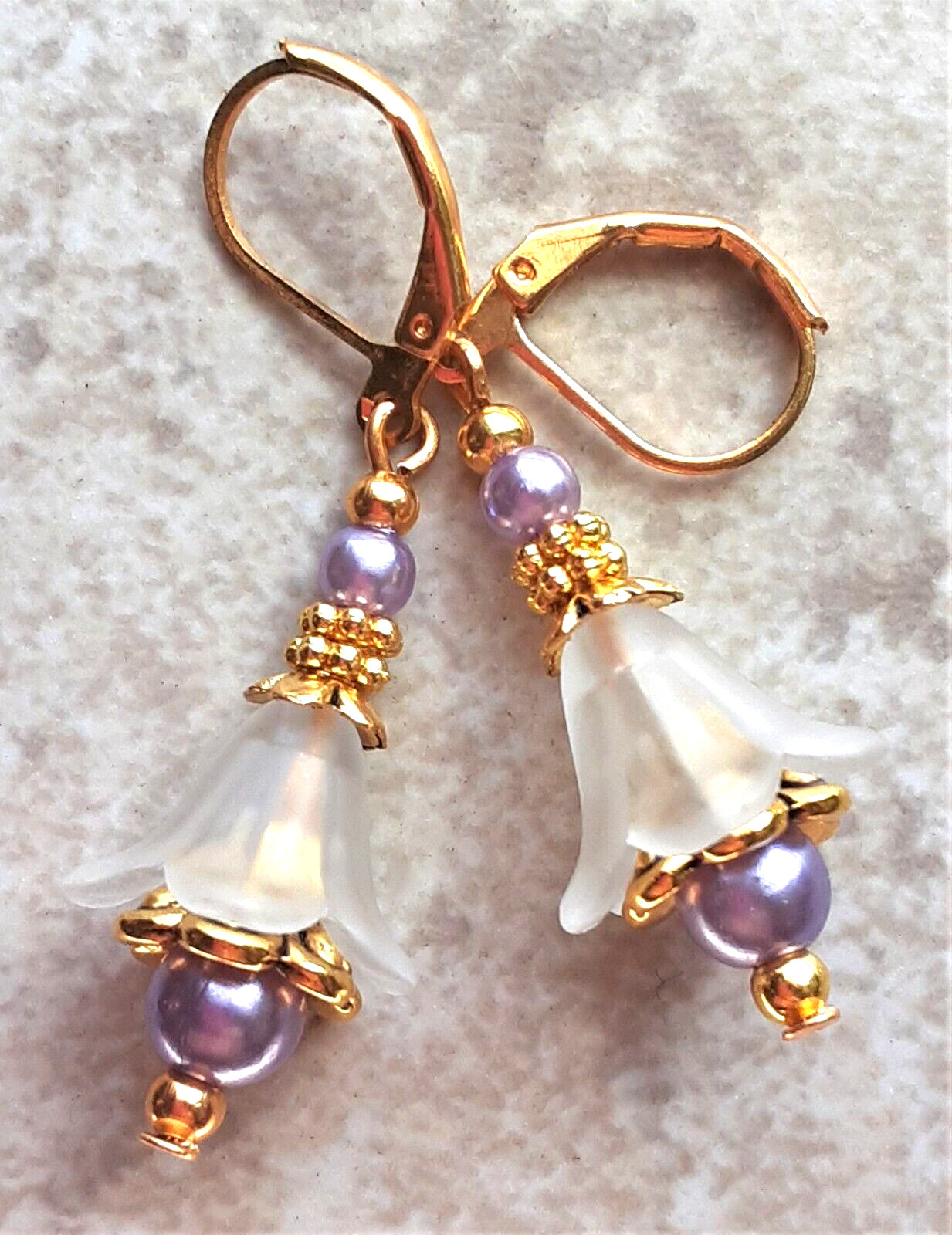 WHITE FLOWER Acrylic LAVENDER Glass Pearl earring GP LEVER BACK XX