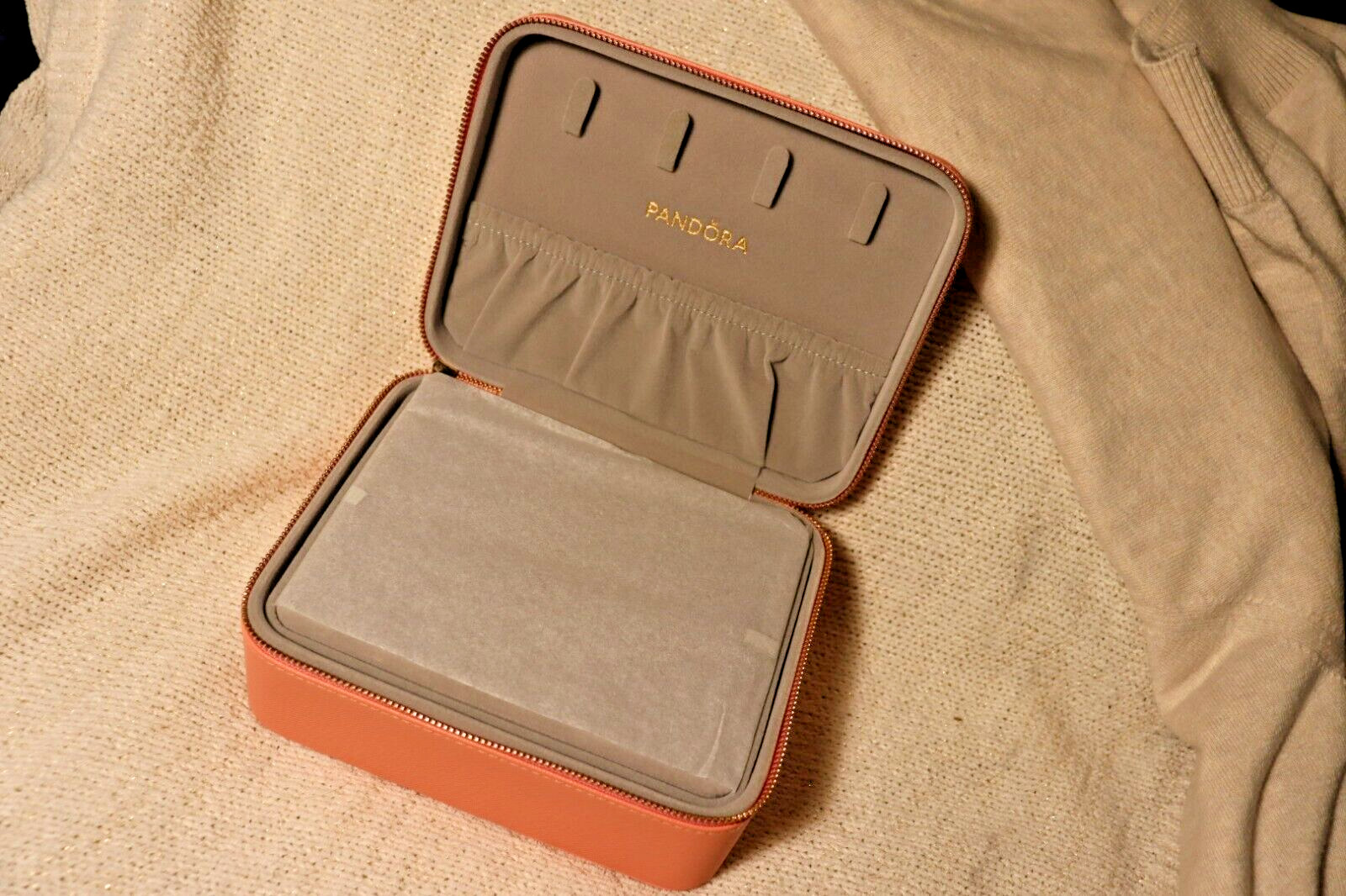 Pandora pink zippered jewelry travel case box organizer