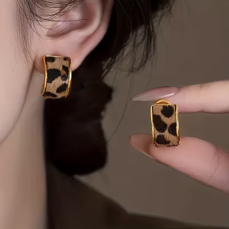 Leopard Print C Shape Earrings 2Pcs Women’s Gold Tone Fashion Jewelry