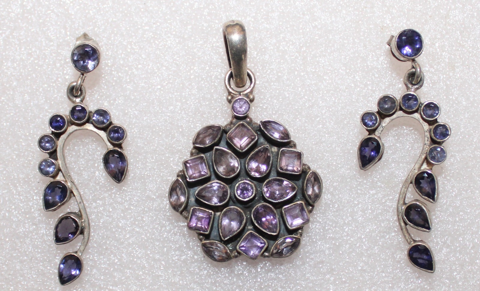 Pendant And Earrings 925 Silver , Marked 925 , Good Condition.