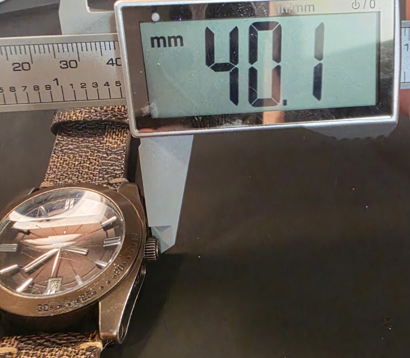 Fossil JR-9040 Men’s Quartz Date 50m Brown Sunburst Dial Leather Strap 40mm