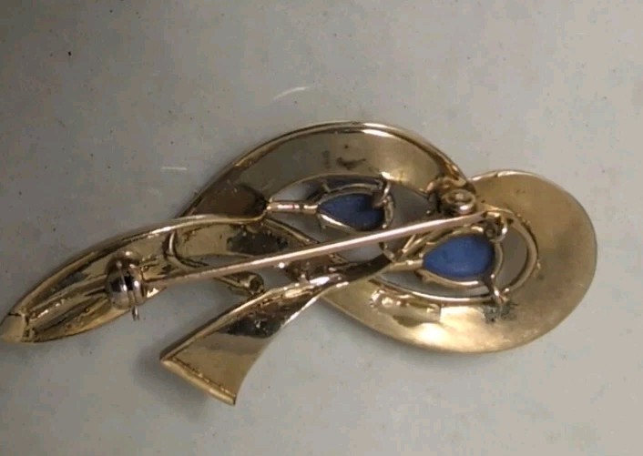 VINTAGE 14K YELLOW GOLD STAR SAPPHIRE AND DIAMOND PIN BROOCH-8.8 GRAMS