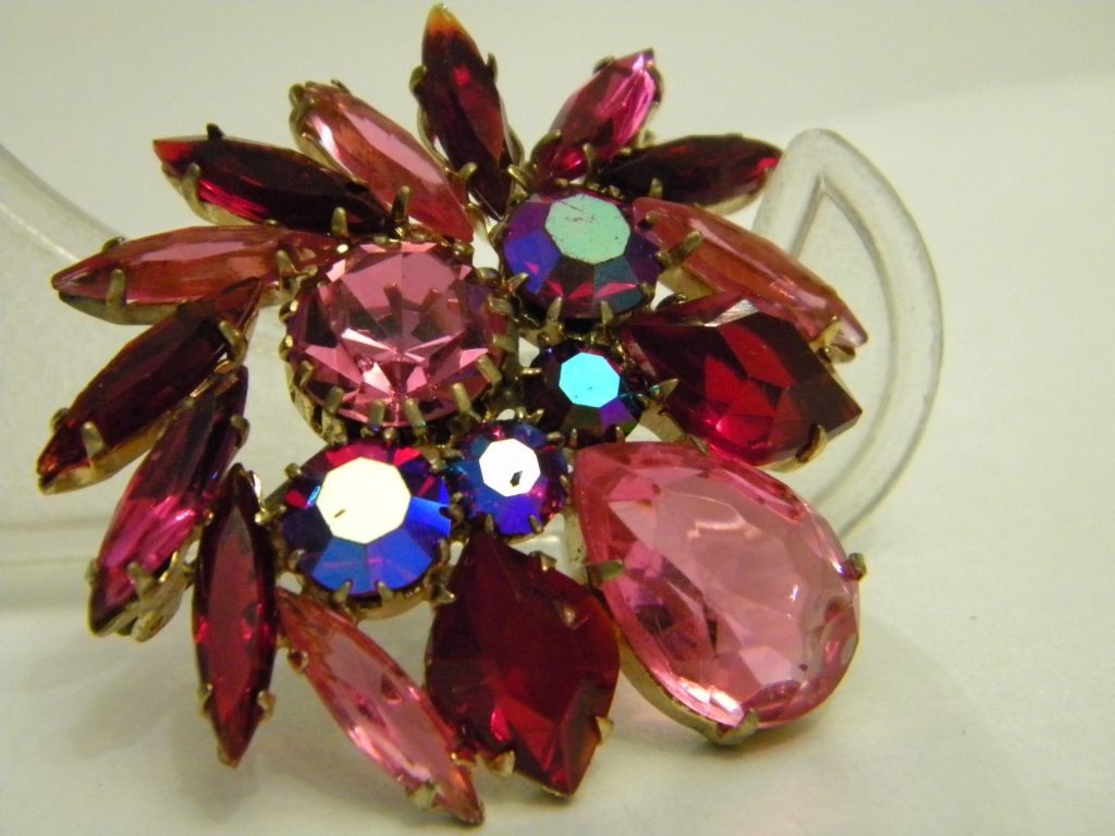 Beautiful Czech Jewelry Brooch Czechoslovakia Vintage Jablonex 198