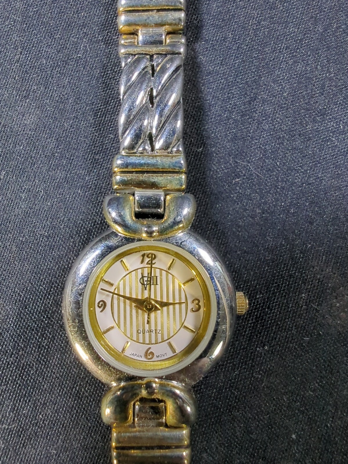 GVii Gold & SILVER womens watch Water Resistance Needs battery V377 2364QB