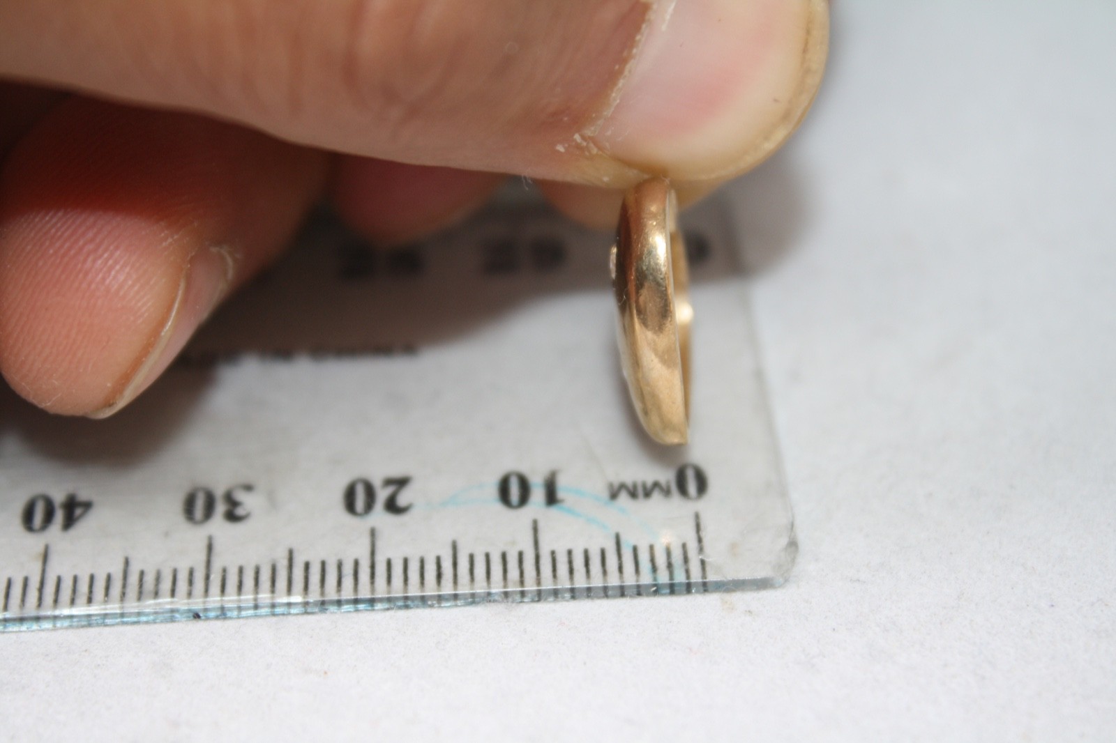 100% Genuine 9k Solid Yellow Gold 0.33CT Clear Quartz Stones Love Heart Pendant