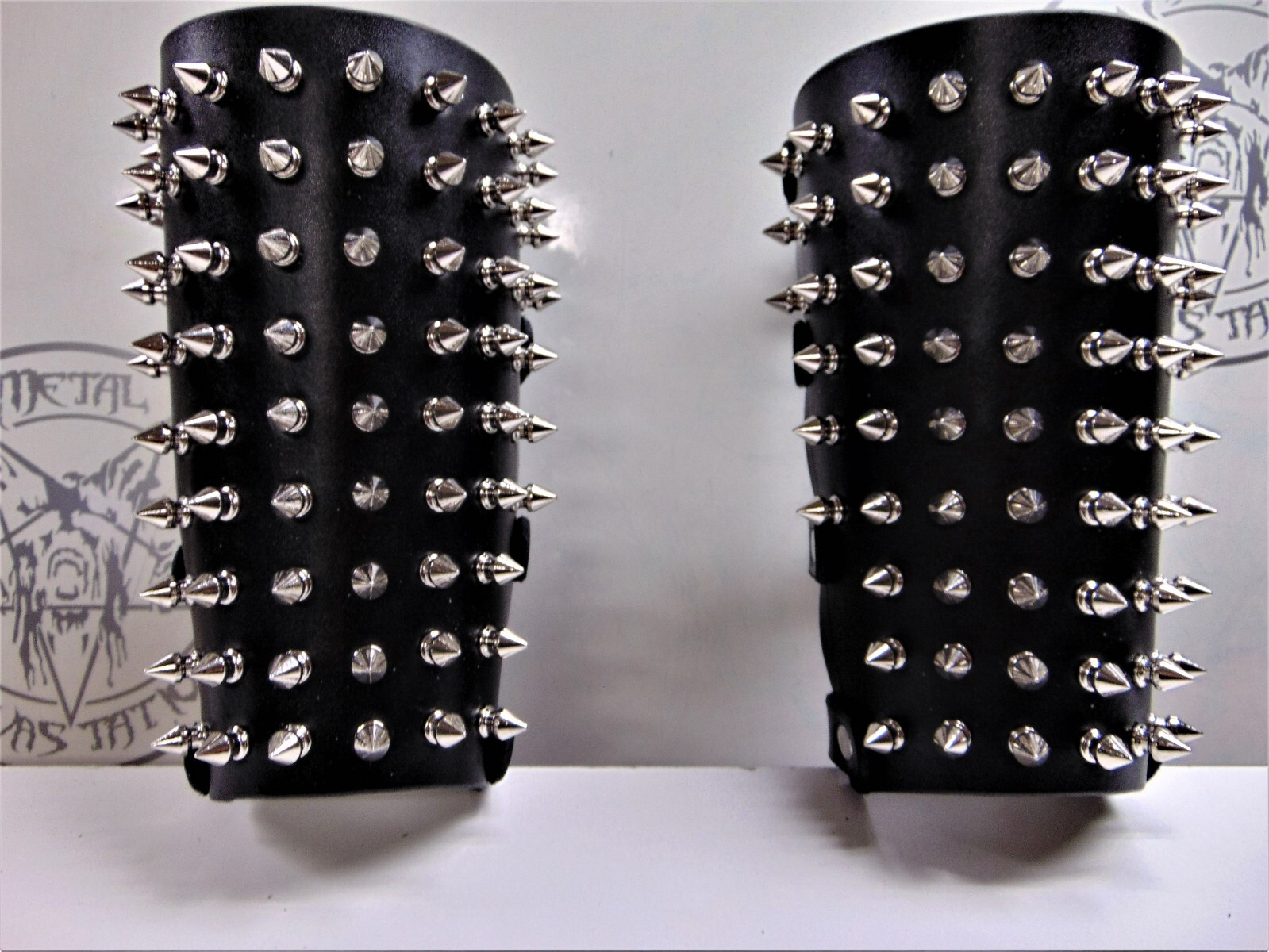 JUDAS ISCARIOT LEATHER SPIKED GAUNTLET BLACK METAL (MDLG0006)