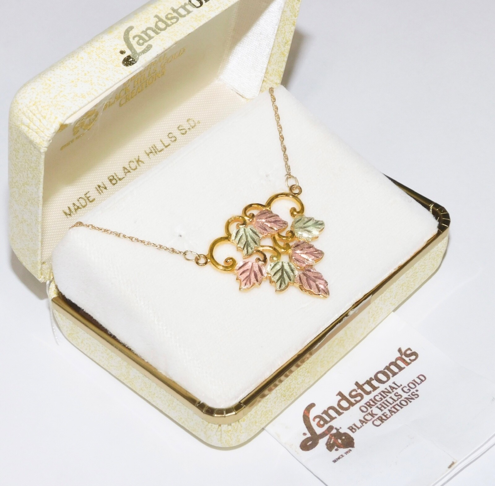 Black Hills Gold 10k Landstrom’s Large Fixed Pendant Leaves Necklace
