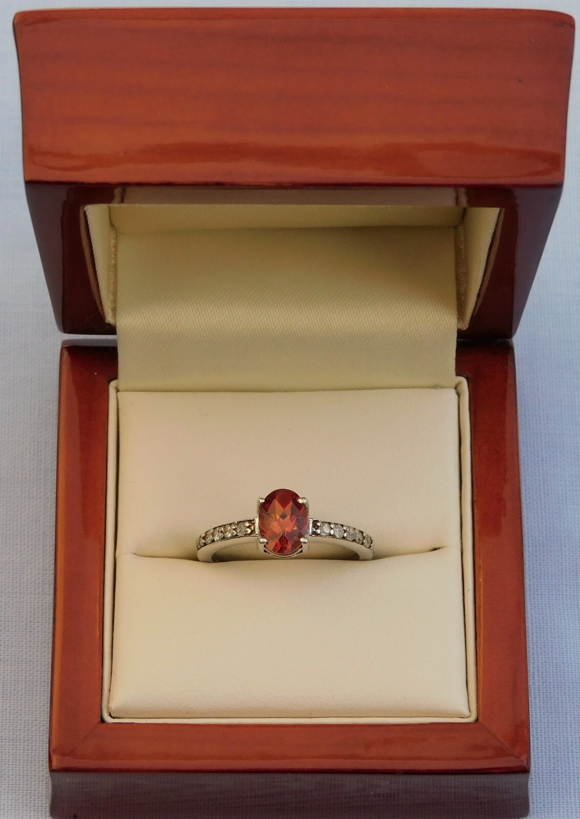 GEMPORIA TGGC CR 9CT WHITE GOLD 1ct RED ANDESINE WHITE TOPAZ RING 2g SIZE N 1/2