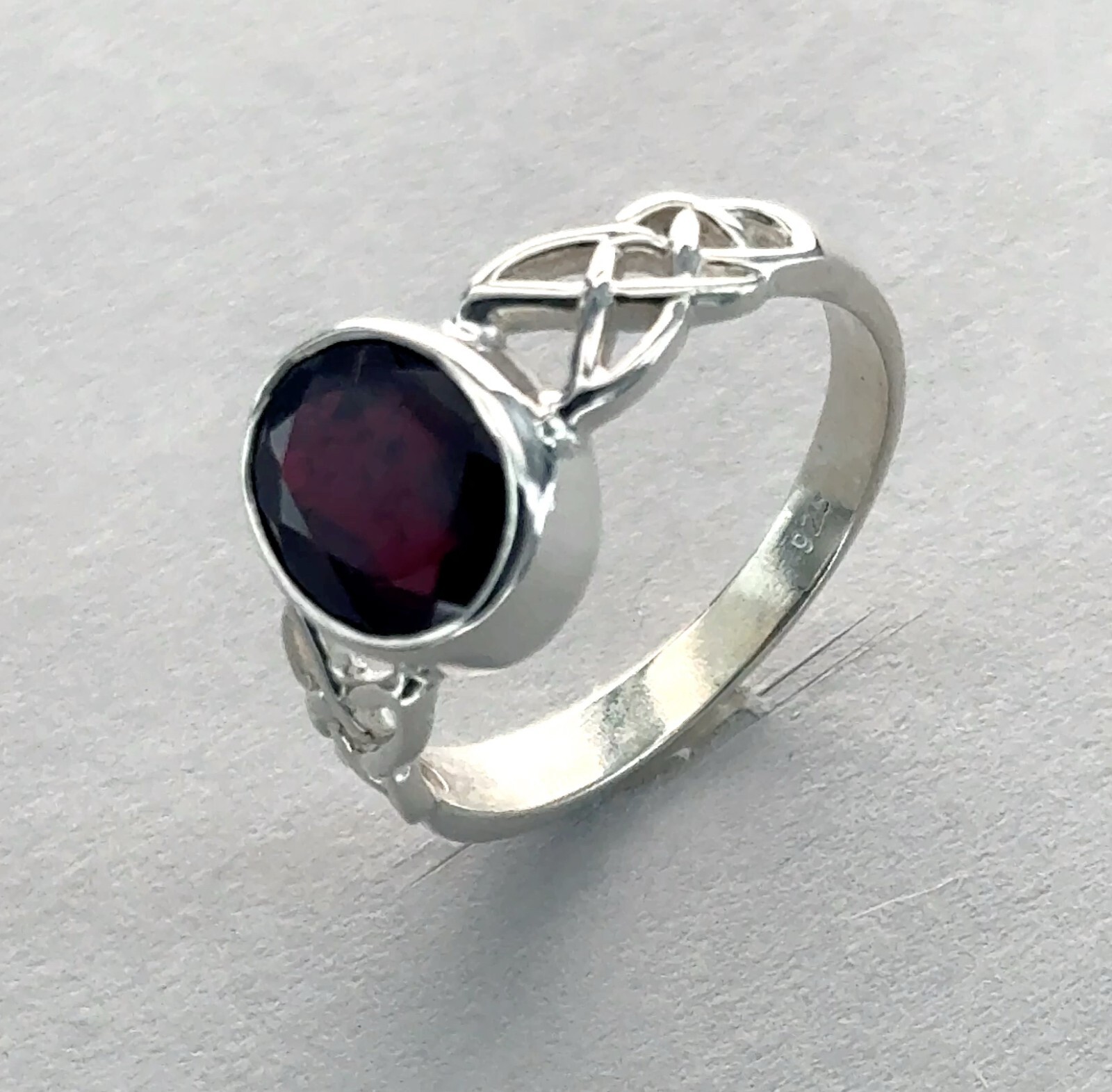Oval Red GARNET Celtic Ring- Multiple Sizes – 925 STERLING SILVER #3e