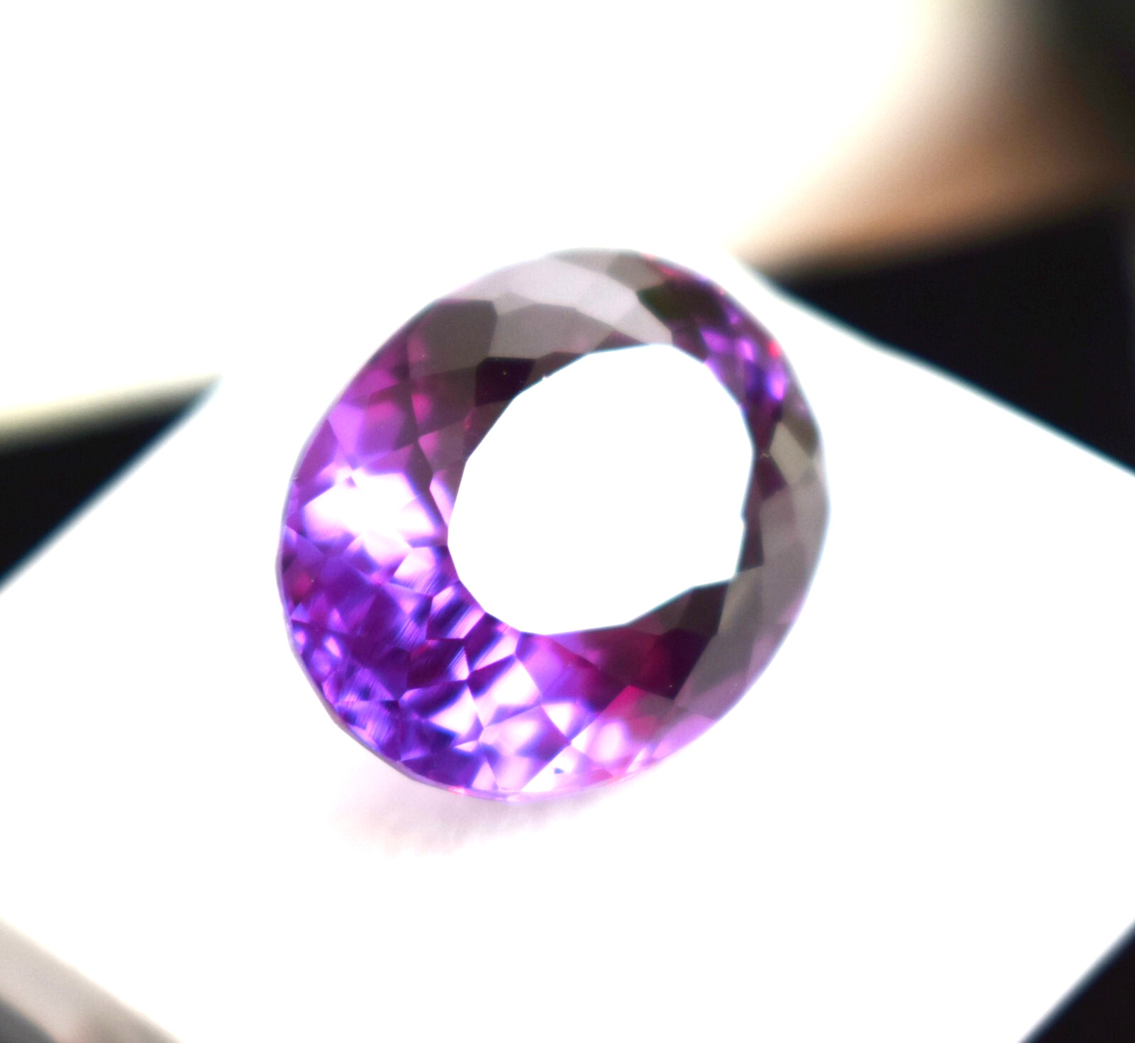 Natural Oval Cut 20.00 Ct Flawless Russian Color Changing Alexandrite Gemstone